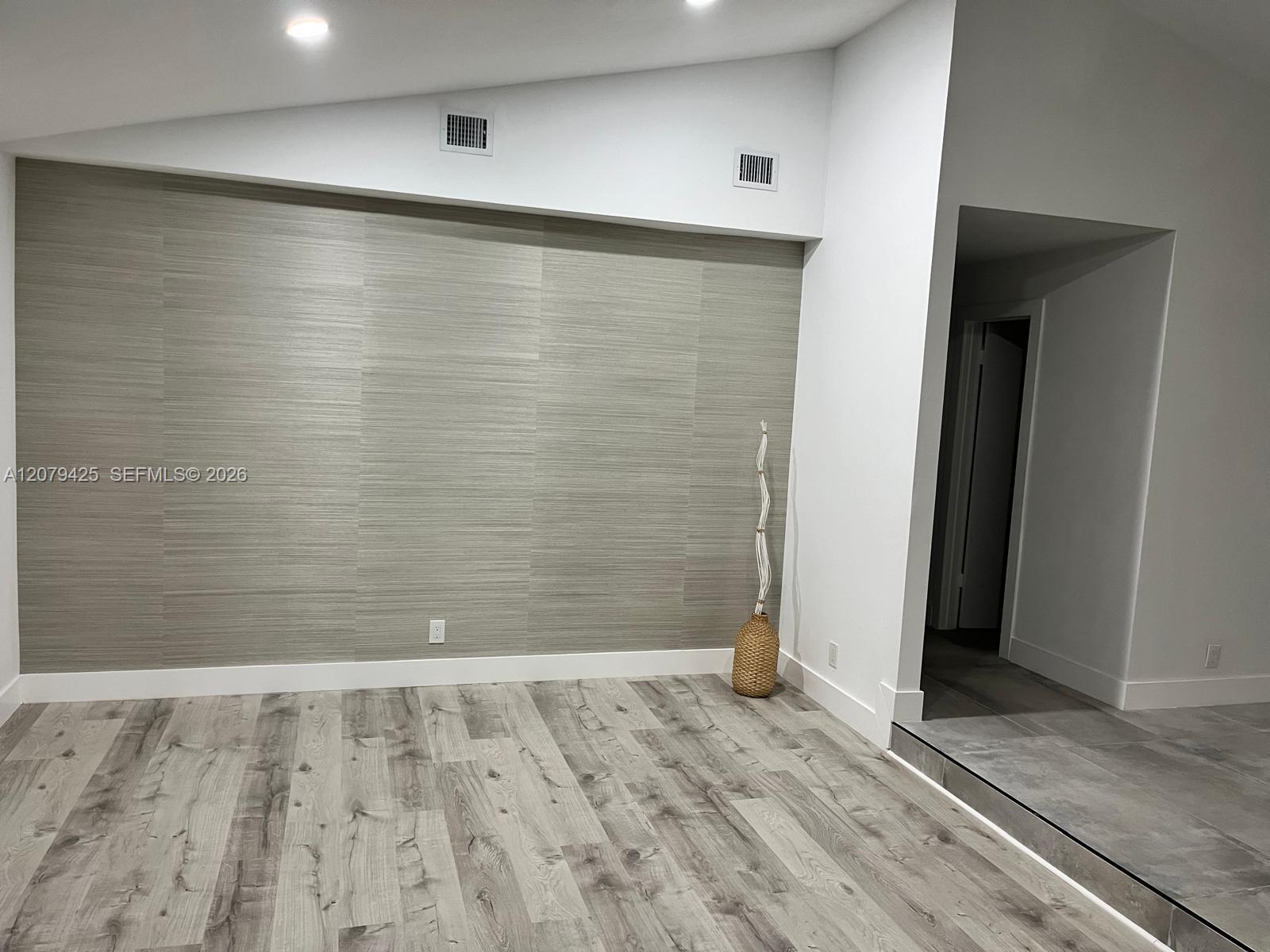 3352 Lakeview Boulevard Property Photo 10