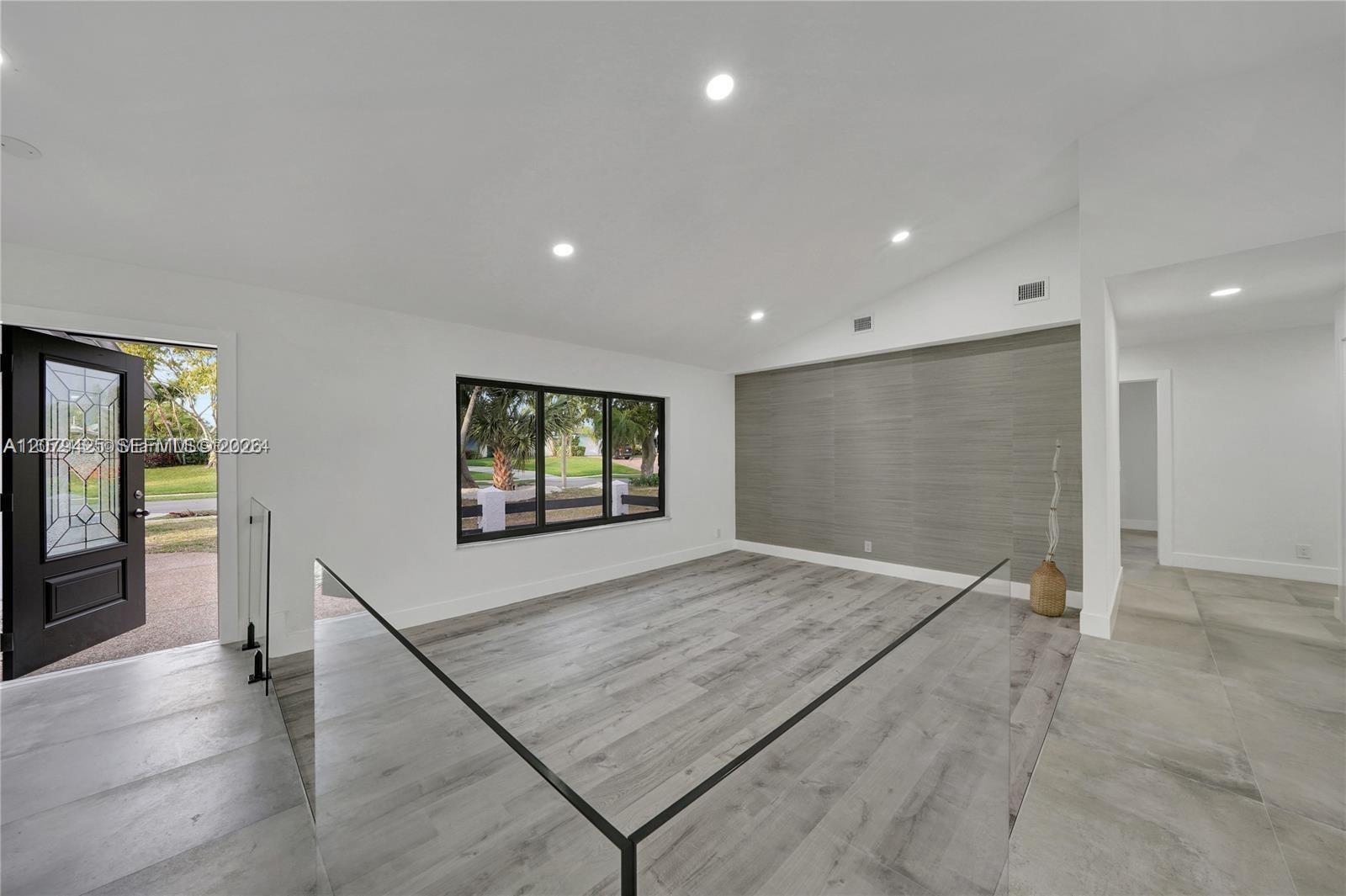 3352 Lakeview Boulevard Property Photo 12