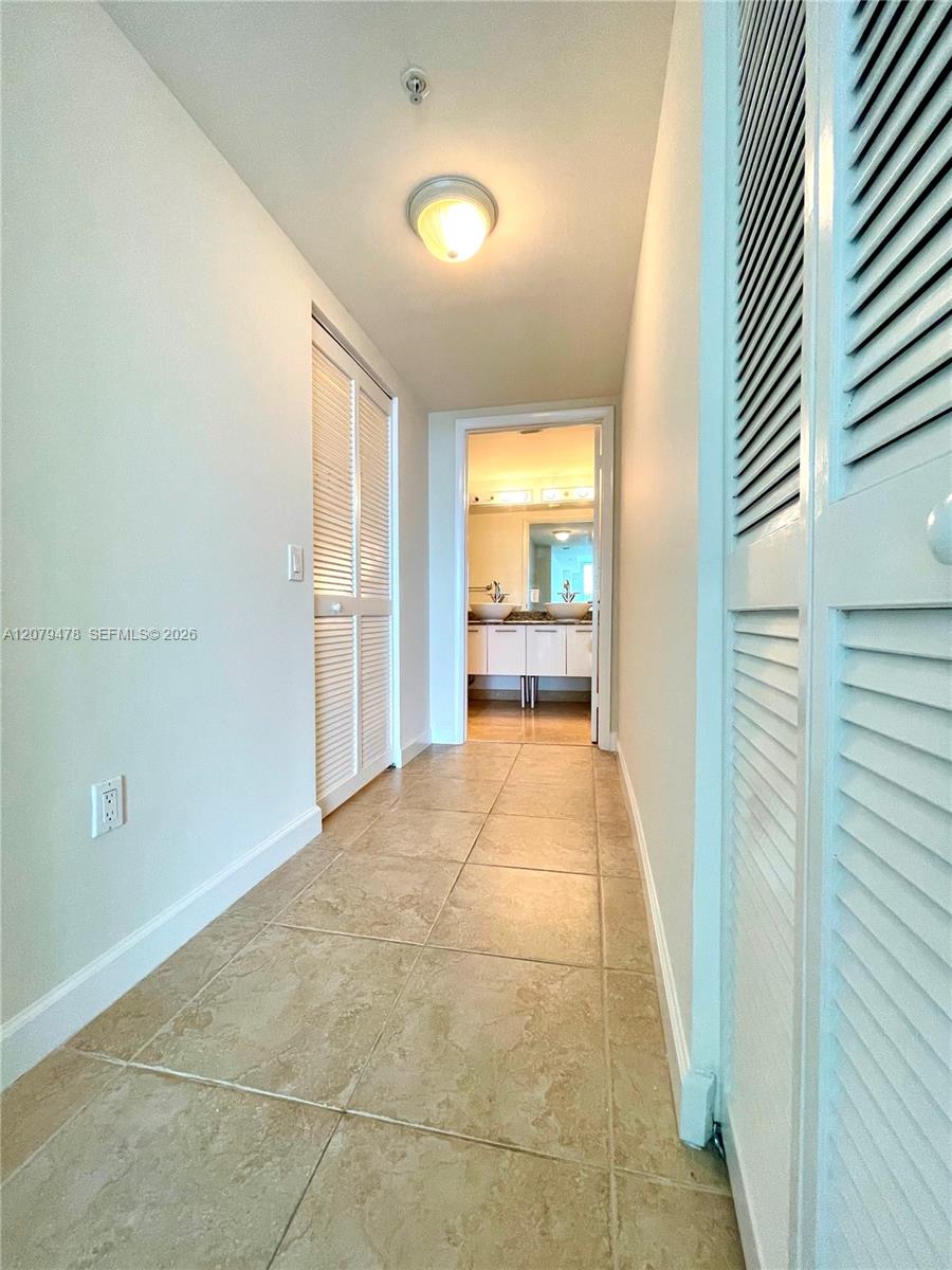 41 Se 5th Street 2405 Property Photo 10