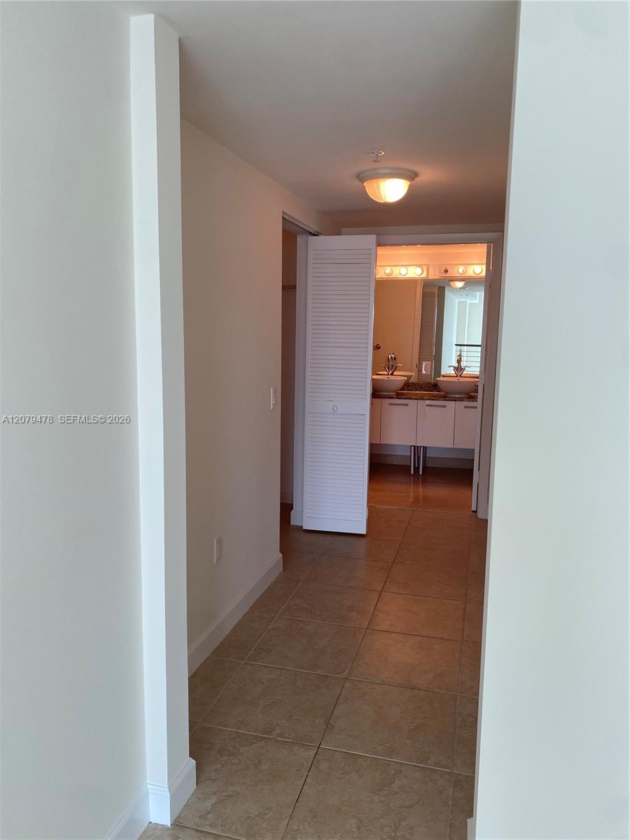 41 Se 5th Street 2405 Property Photo 11