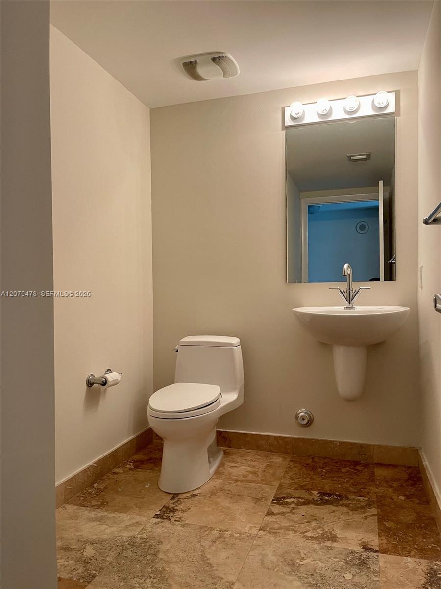 41 Se 5th Street 2405 Property Photo 14