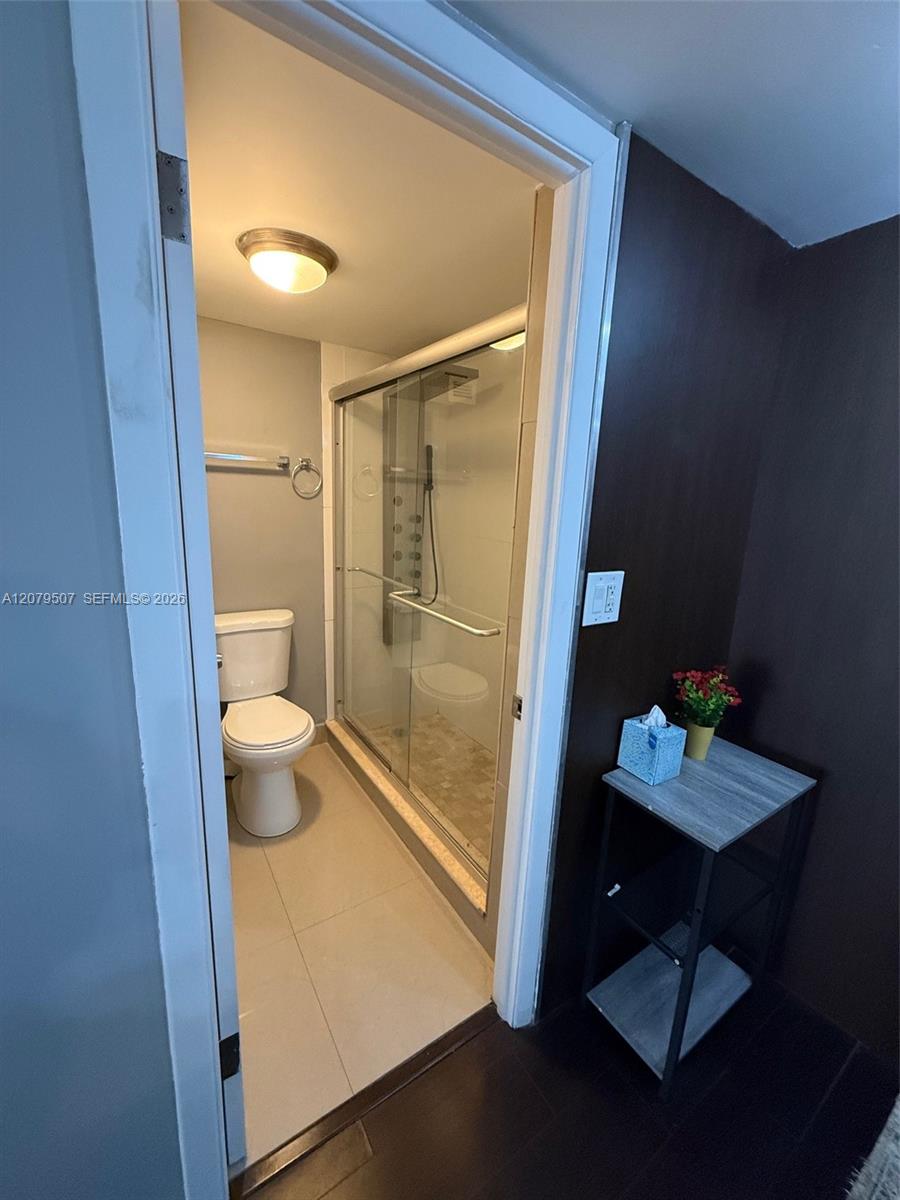 6039 Collins Avenue 1505 Property Photo 16