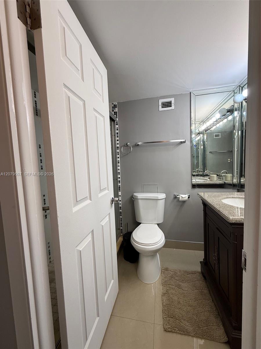 6039 Collins Avenue 1505 Property Photo 18