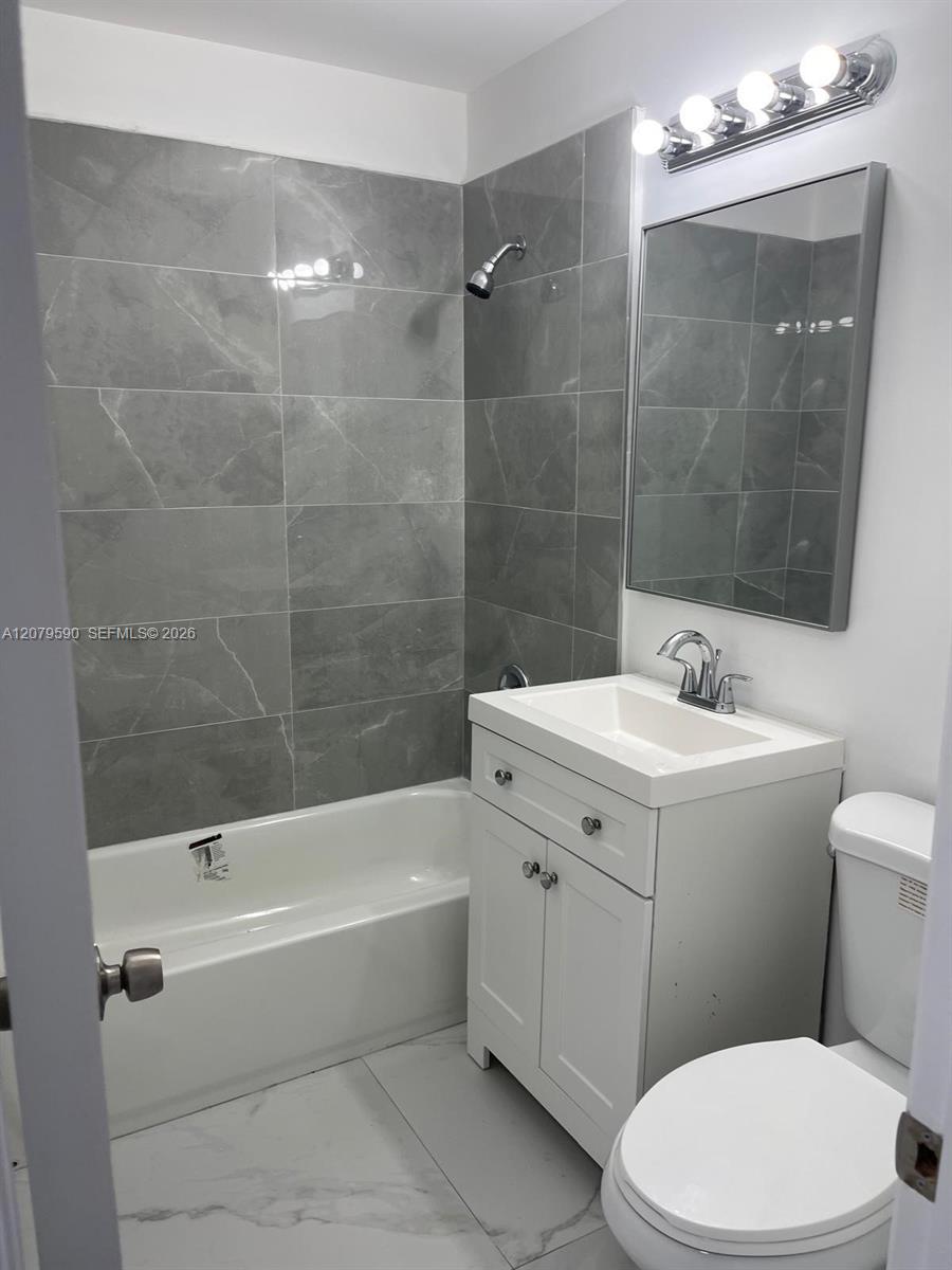 5764 E 5th Avenue Property Photo 9