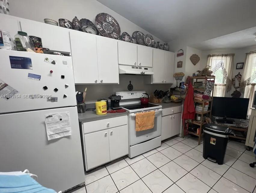 2425 Delys Street Property Photo 5