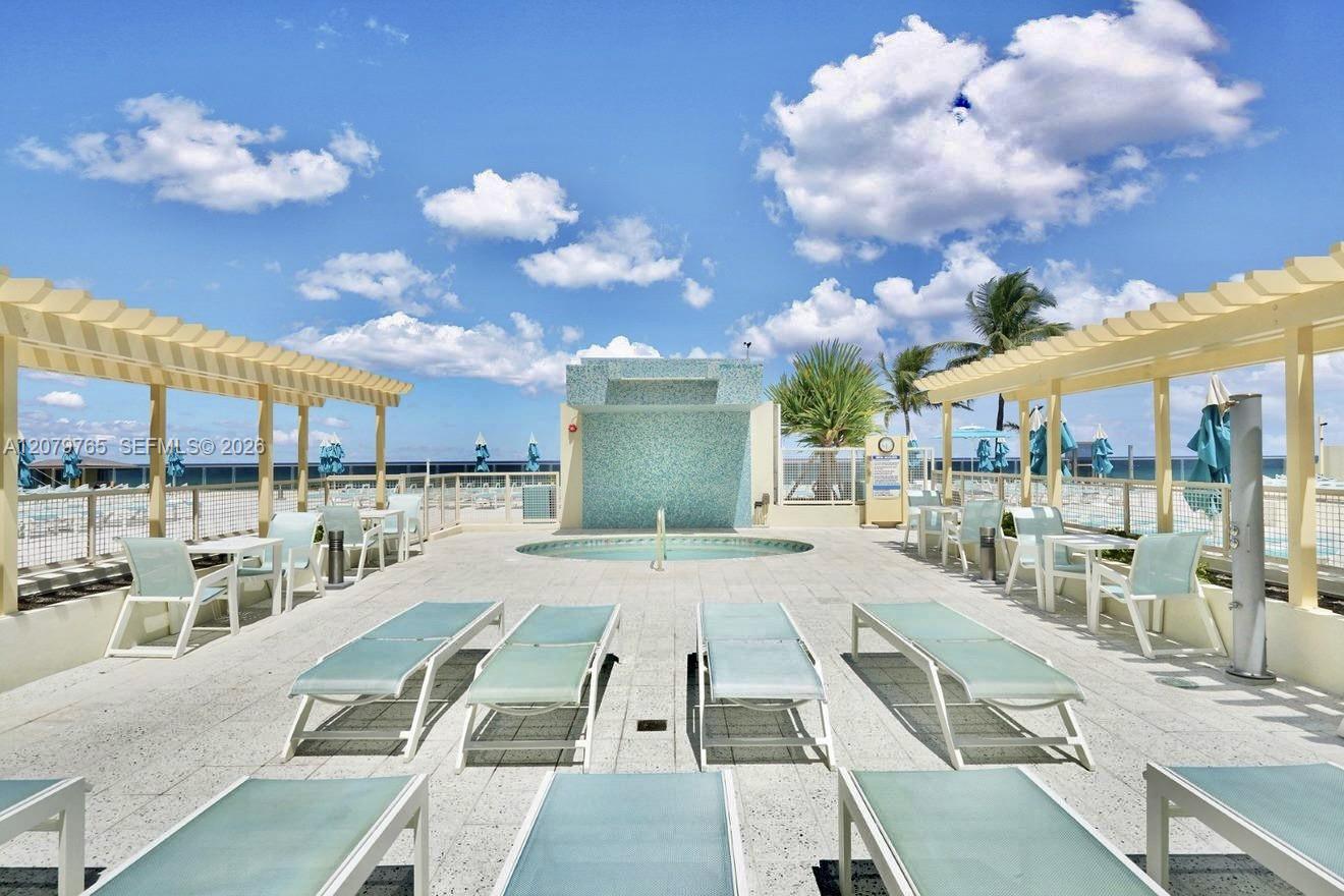 2501 S Ocean Drive L10 Property Photo 12