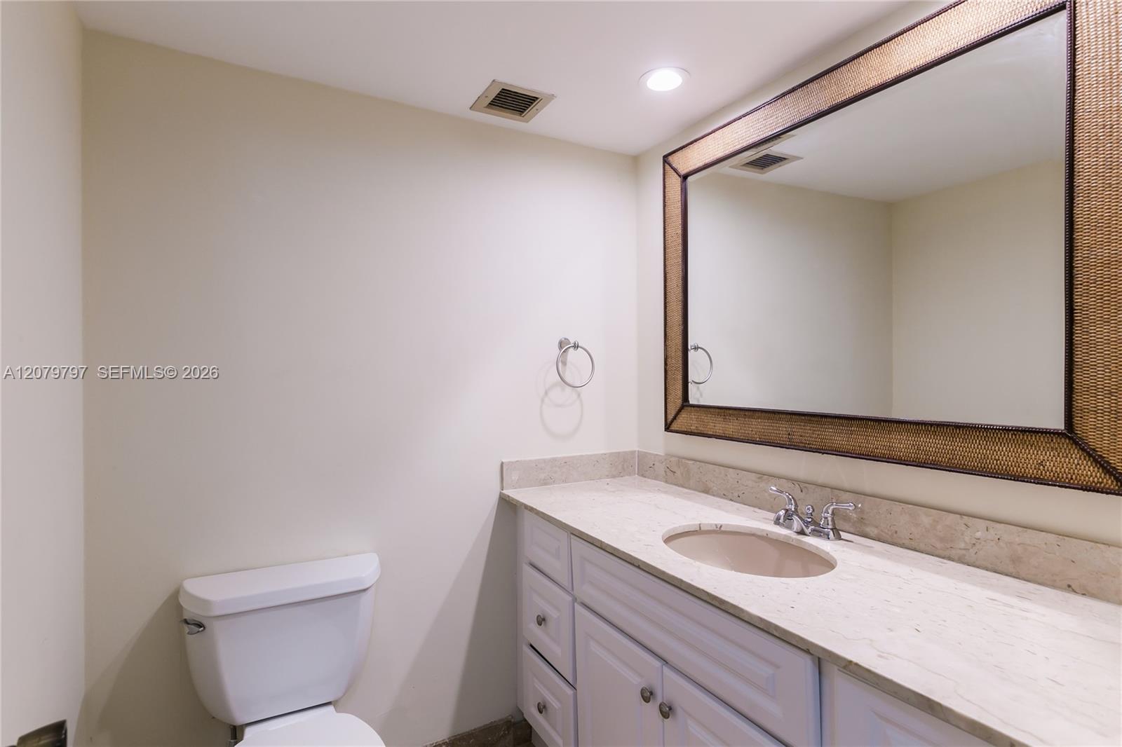 2100 S Ocean Lane 904 Property Photo 9