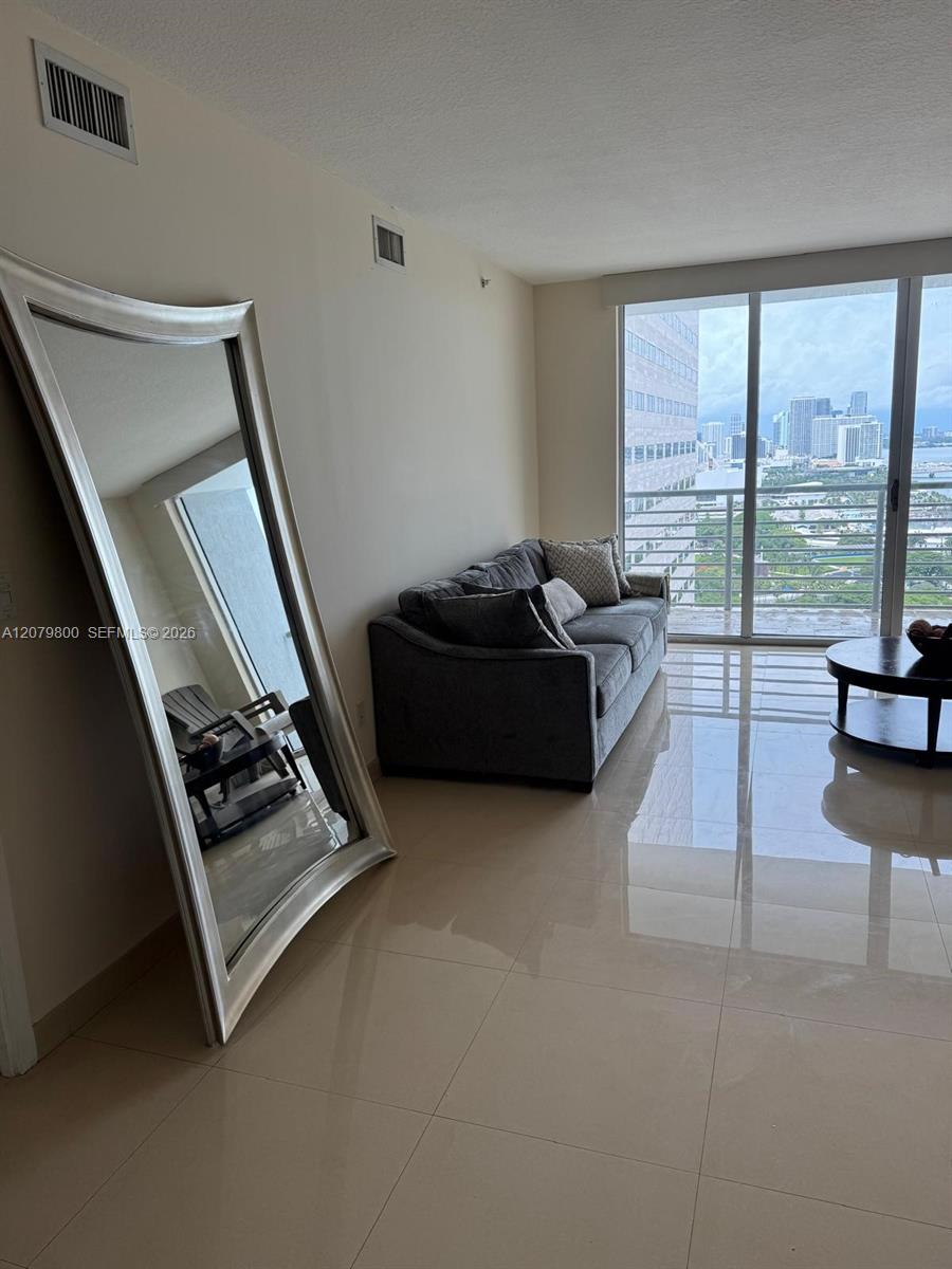325 S Biscayne Boulevard 2914 Property Photo 4