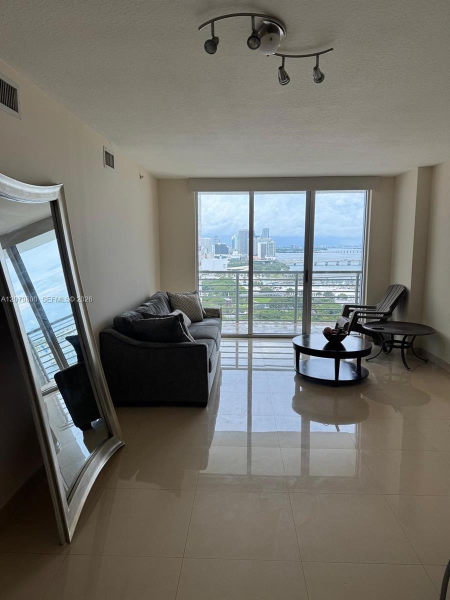 325 S Biscayne Boulevard 2914 Property Photo 16