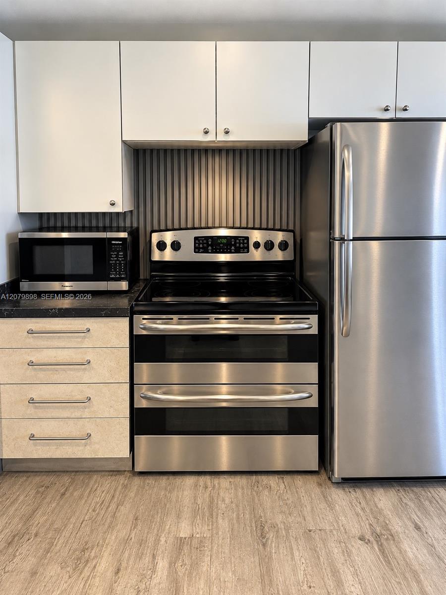 19201 Collins Avenue 748 Property Photo 4