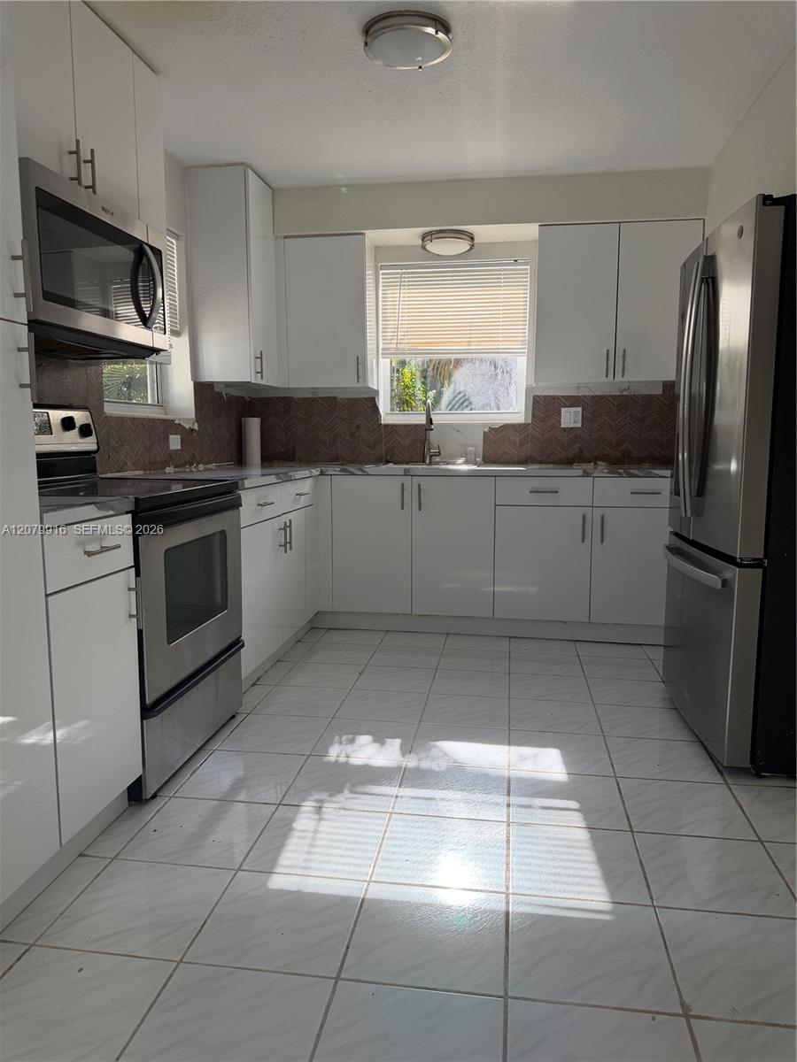 2446 Johnson Street Property Photo 2