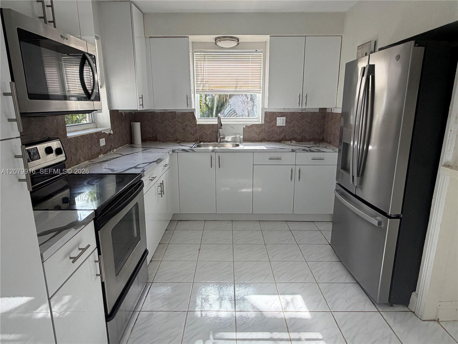 2446 Johnson Street Property Photo 4