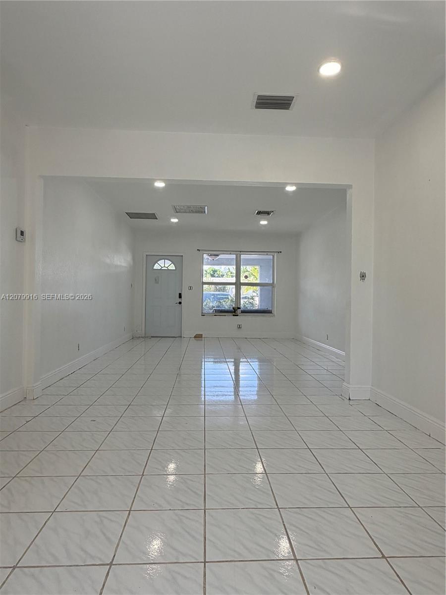 2446 Johnson Street Property Photo 8