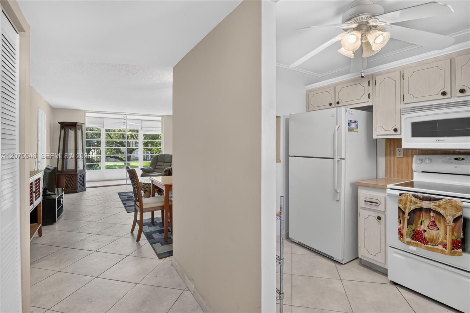 9261 Sunrise Lakes Boulevard 203 Property Photo 6