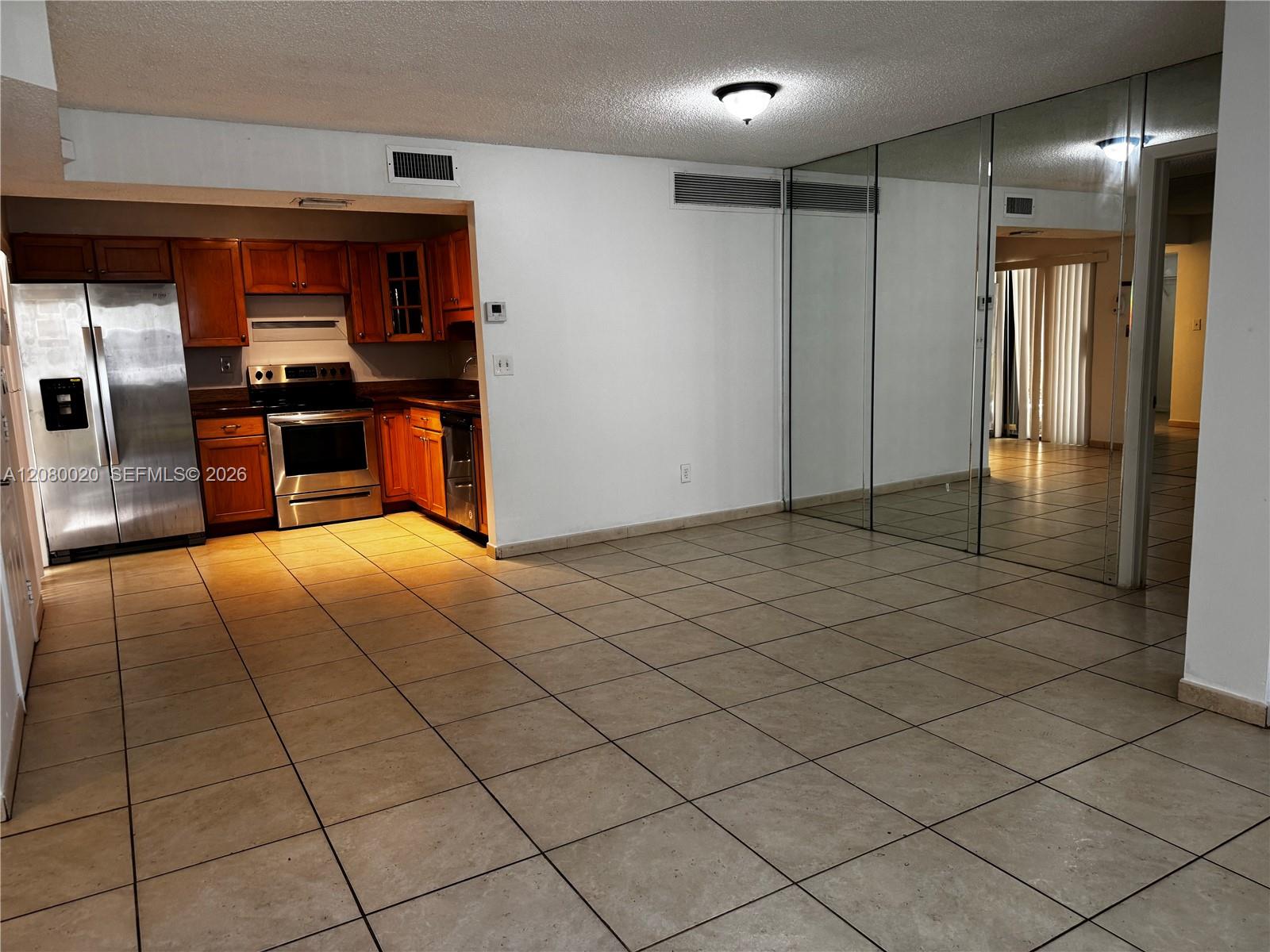 A12080020 Property Photo 2