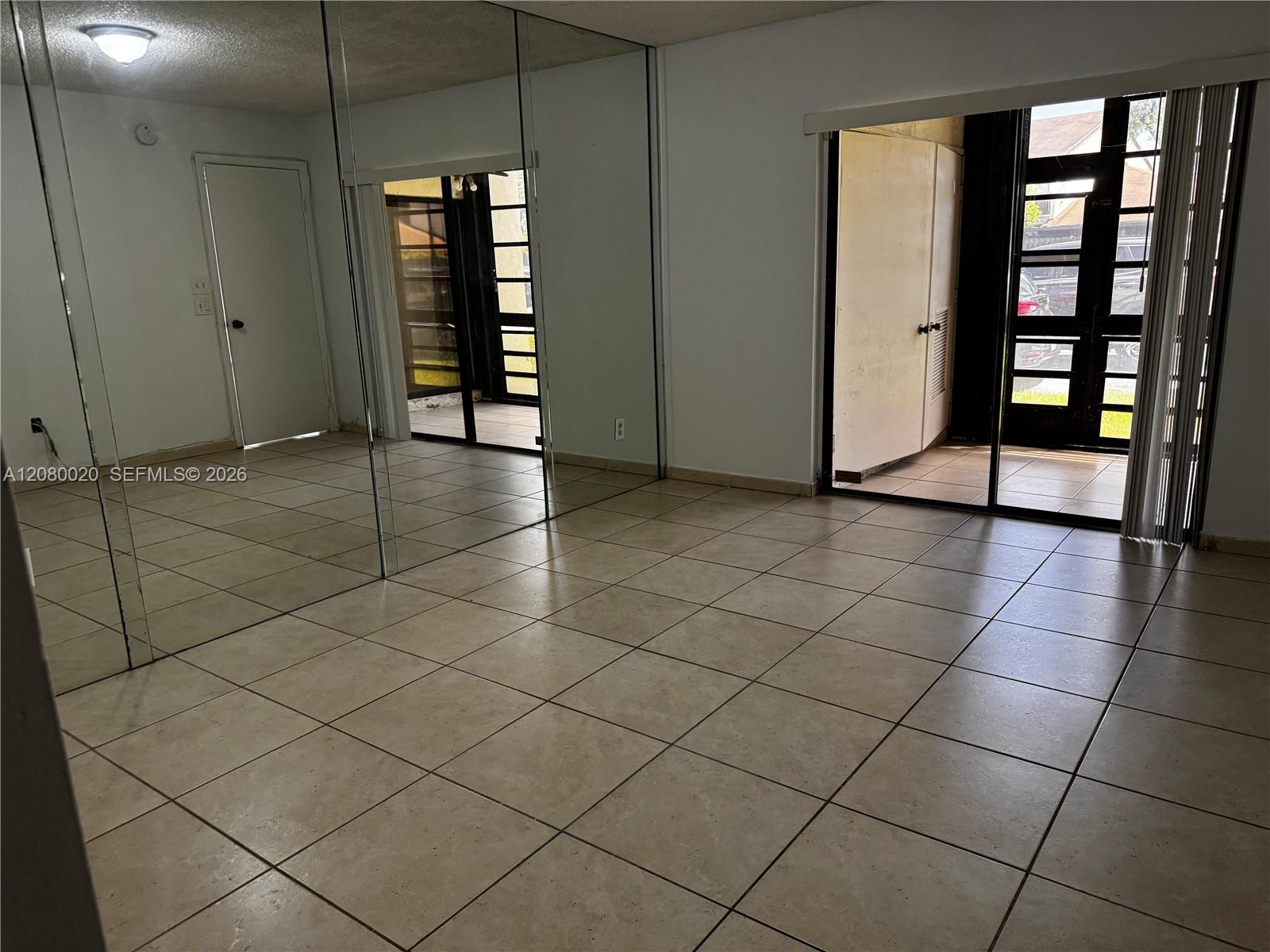 A12080020 Property Photo 8