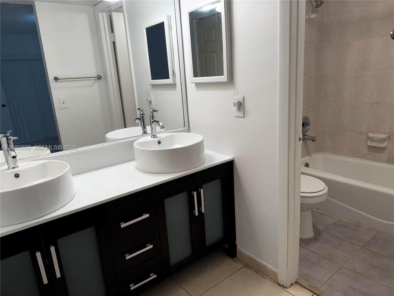 A12080020 Property Photo 9