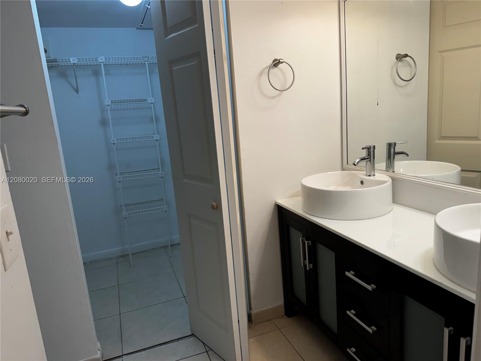 A12080020 Property Photo 11