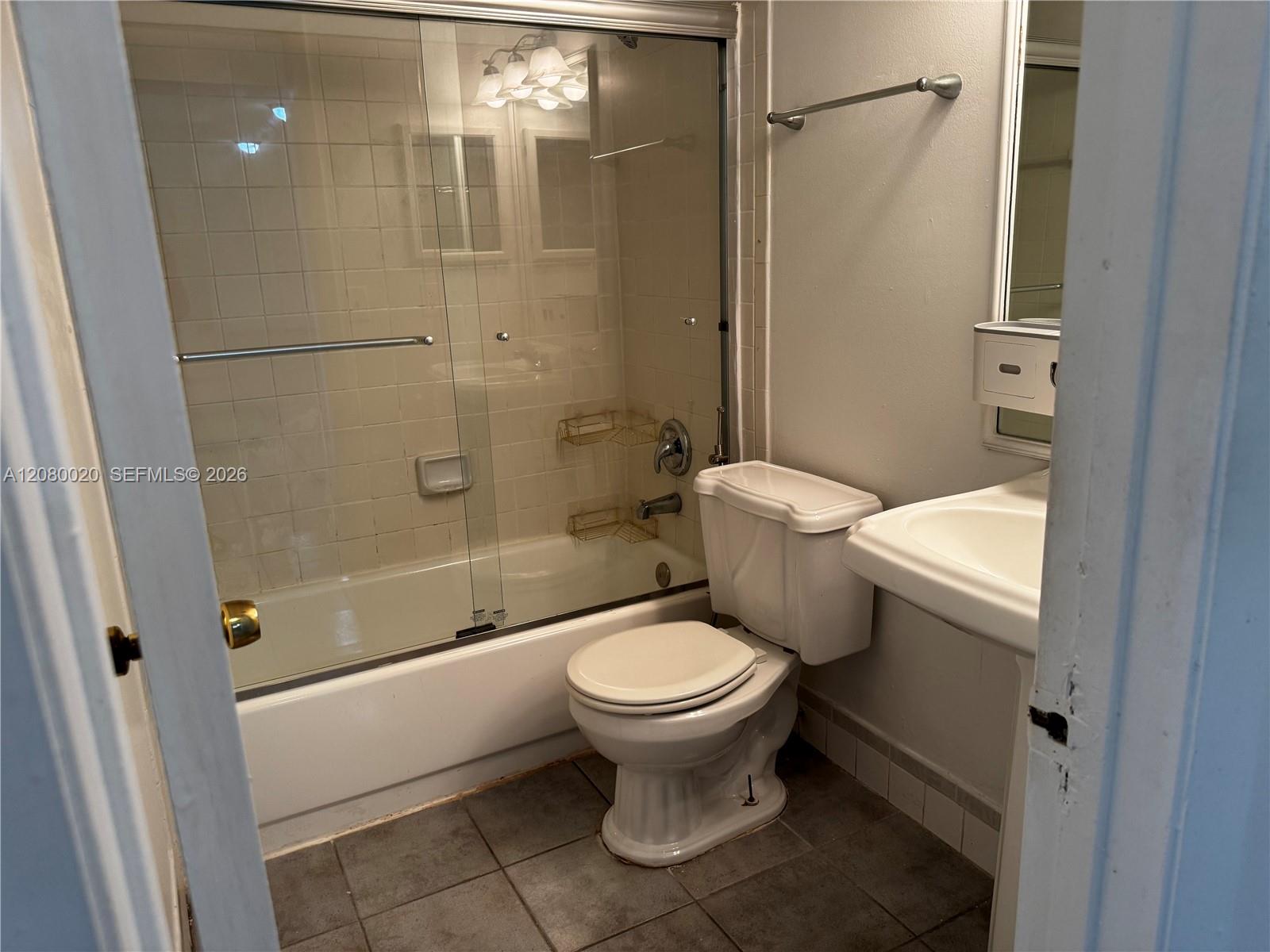 A12080020 Property Photo 12