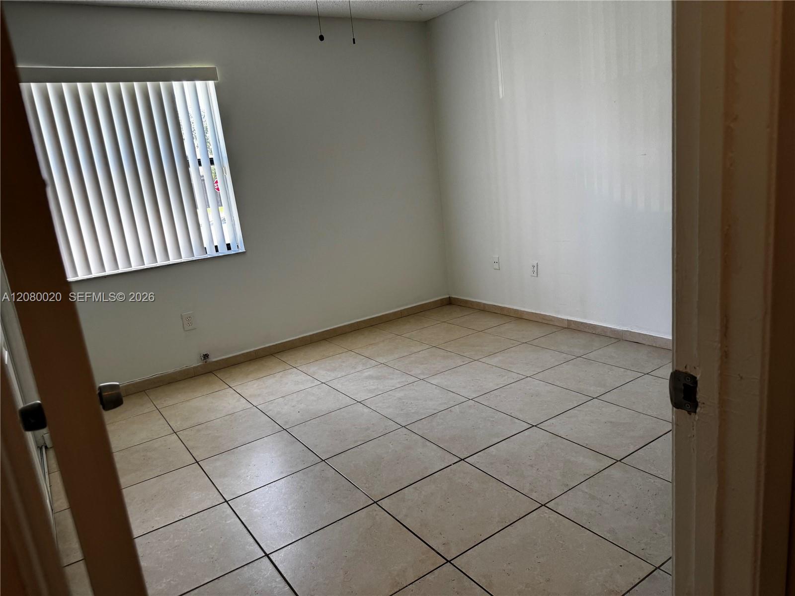 A12080020 Property Photo 14