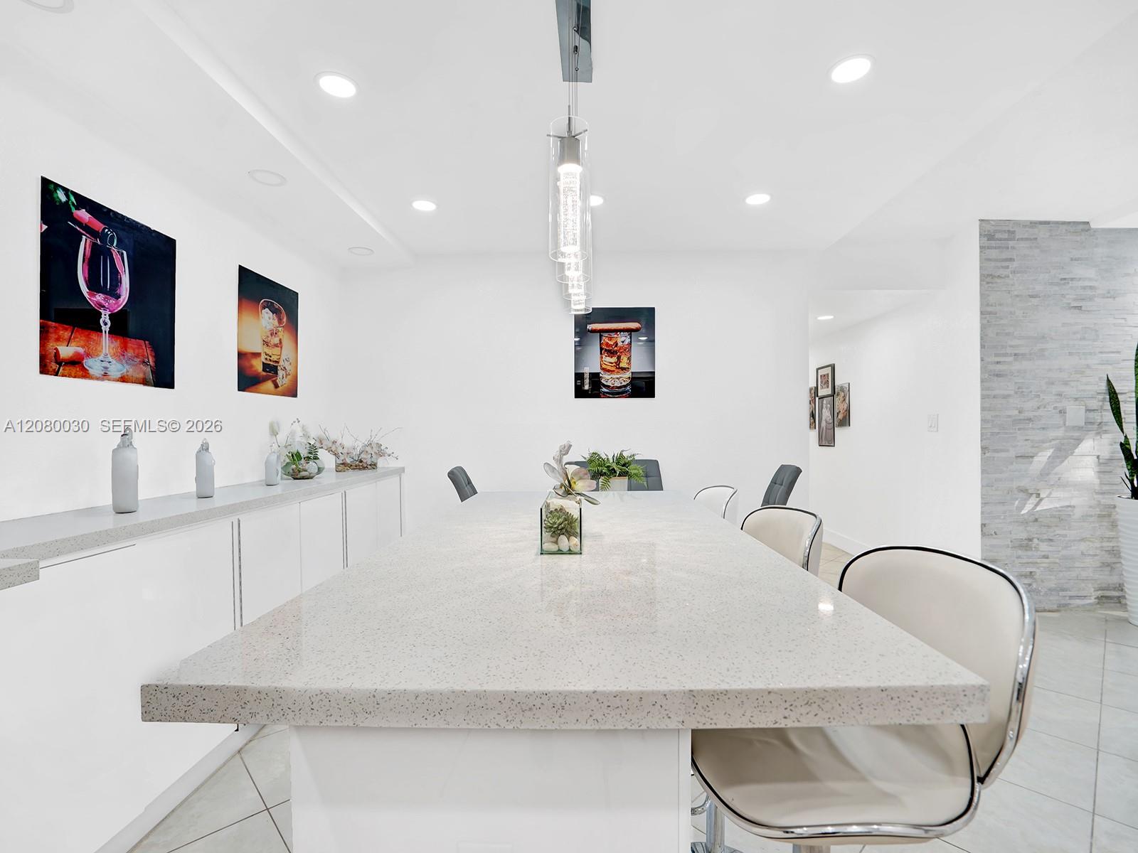 A12080030 Property Photo 2