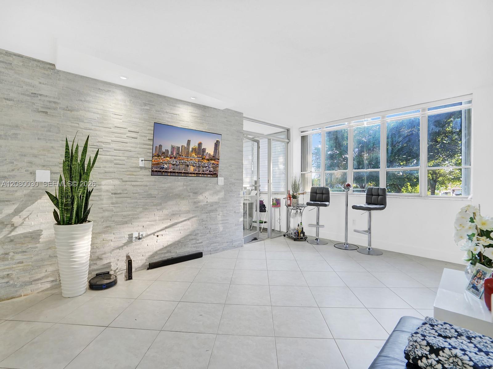A12080030 Property Photo 5