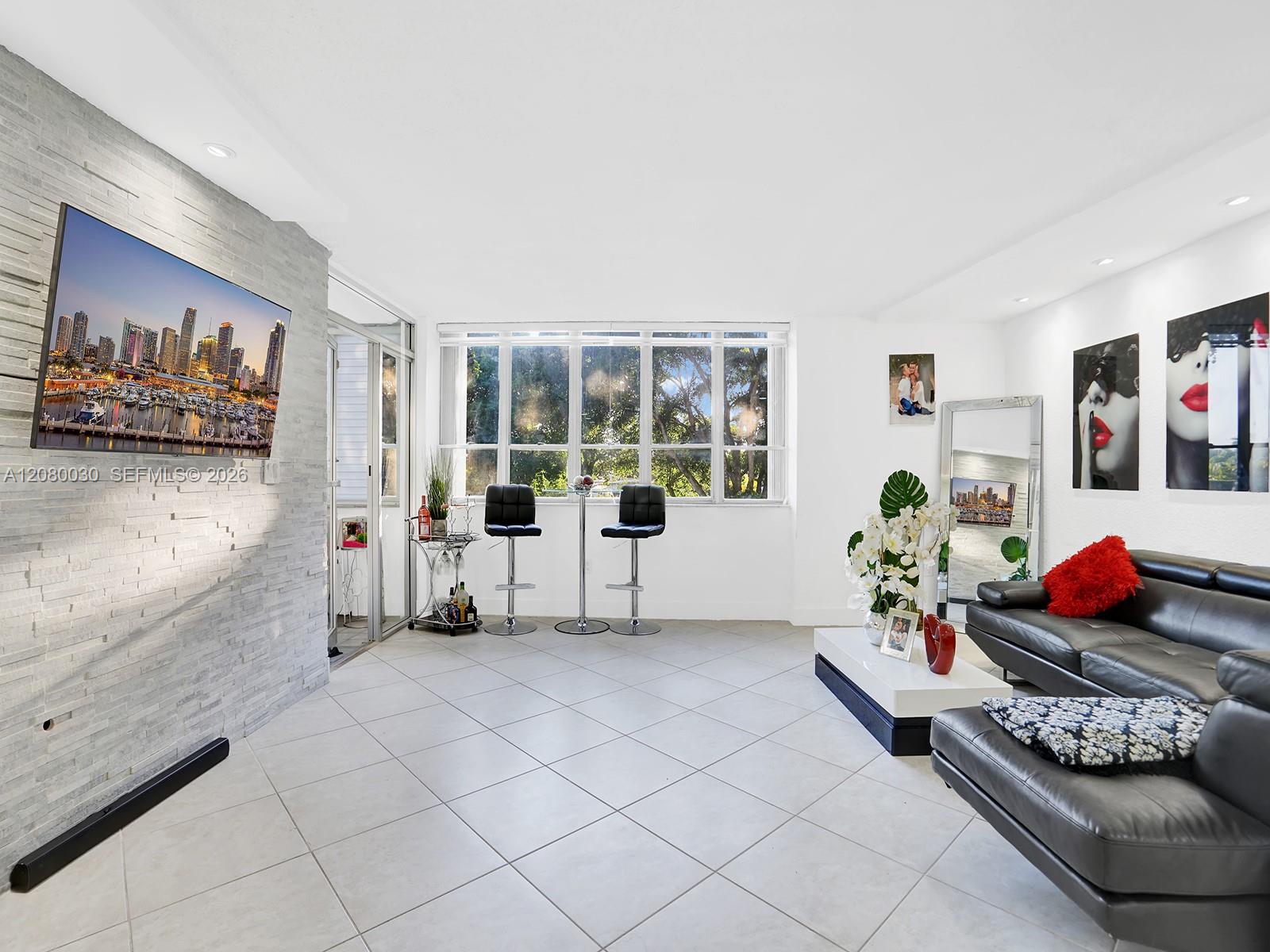 A12080030 Property Photo 7