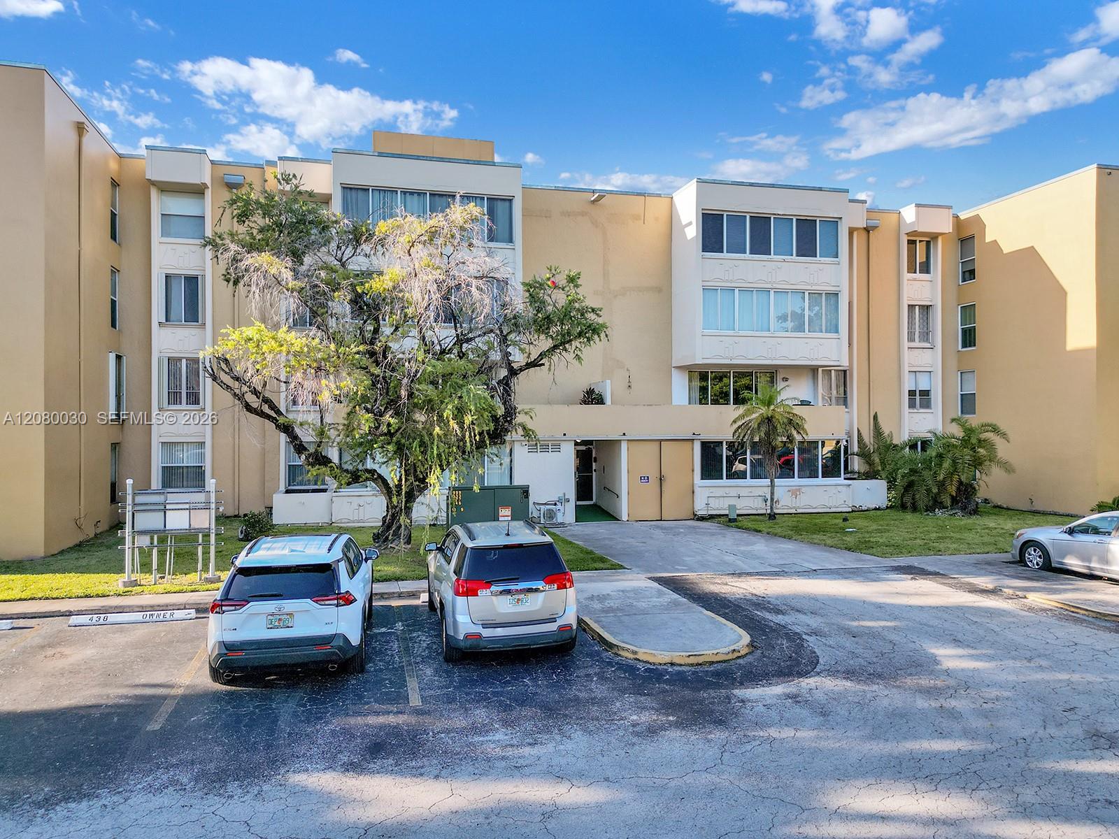 A12080030 Property Photo 23