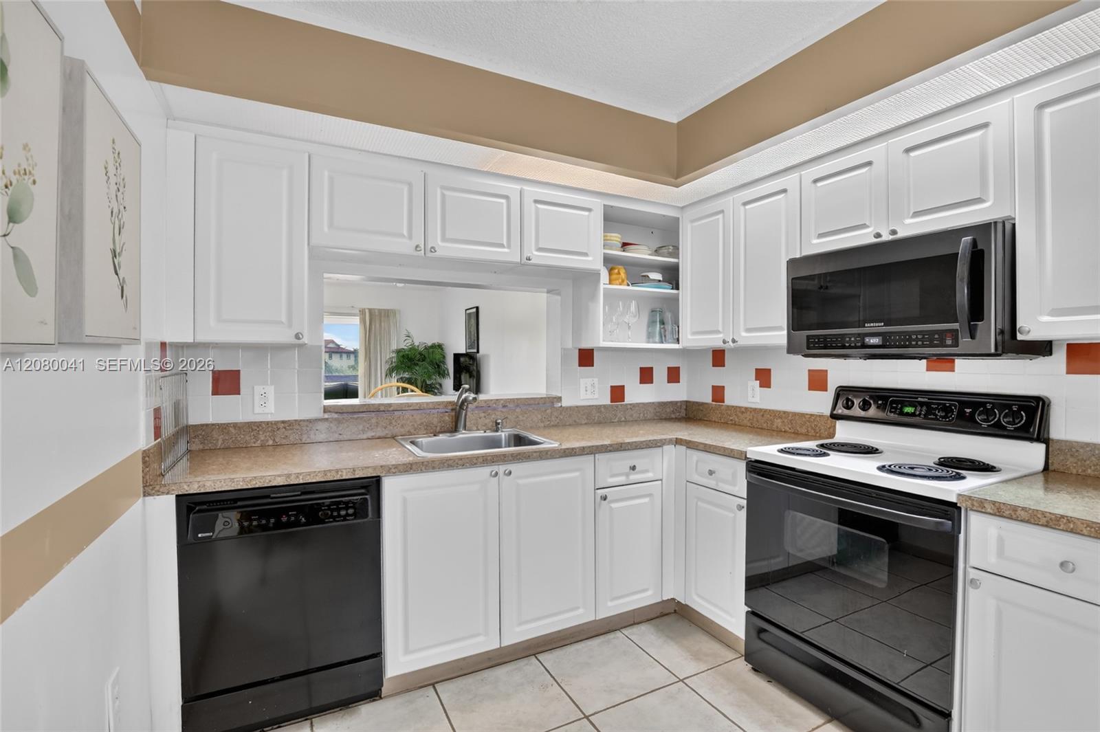 A12080041 Property Photo 6