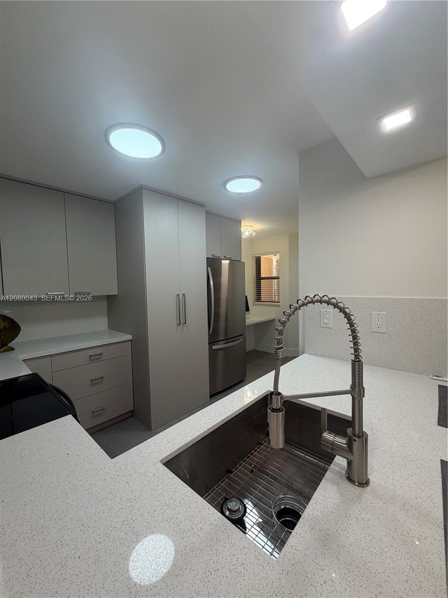 15535 N Miami Lakeway N 107 Property Photo 9