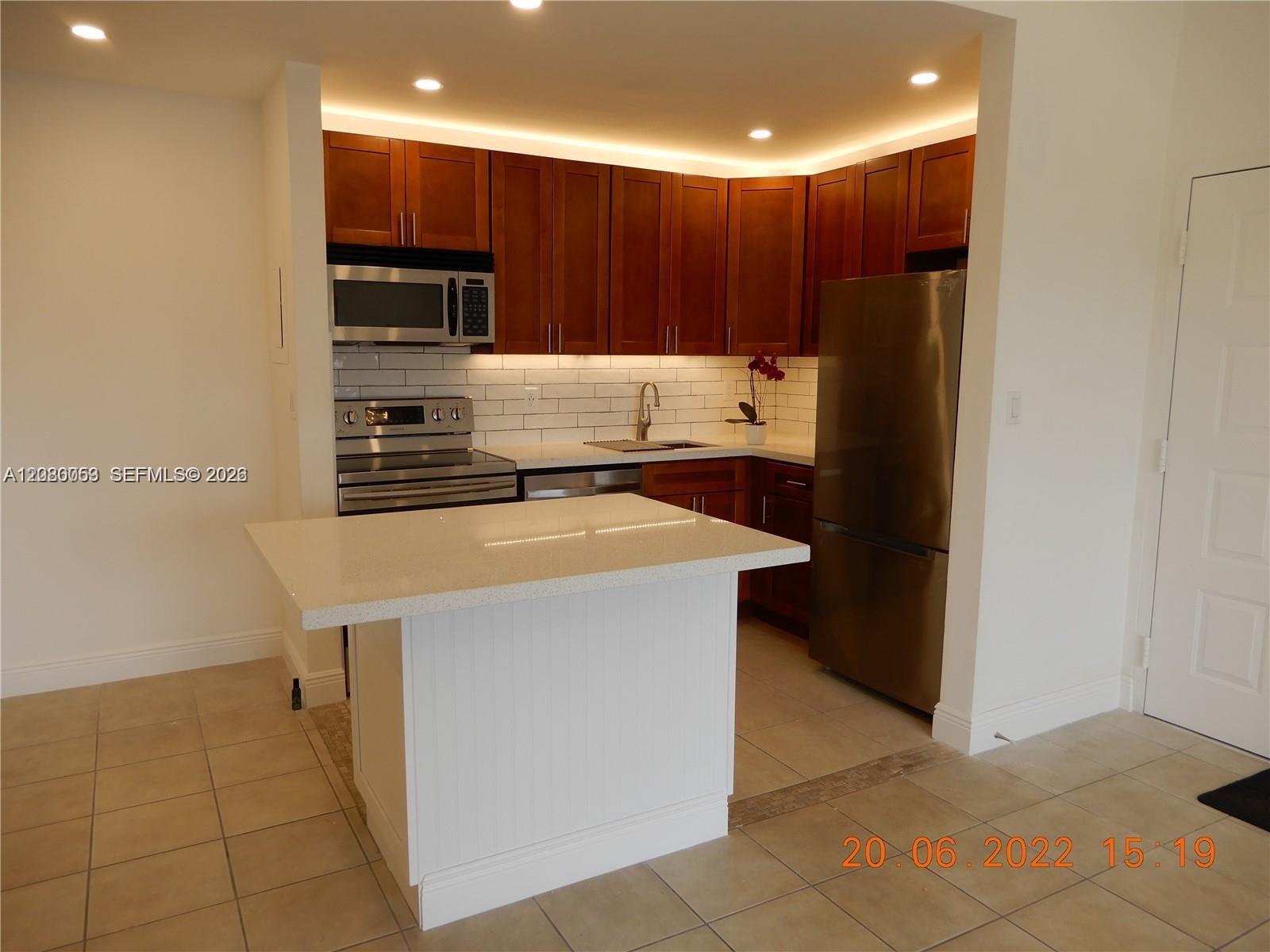 7175 Nw 179th Street 307 Property Photo 2