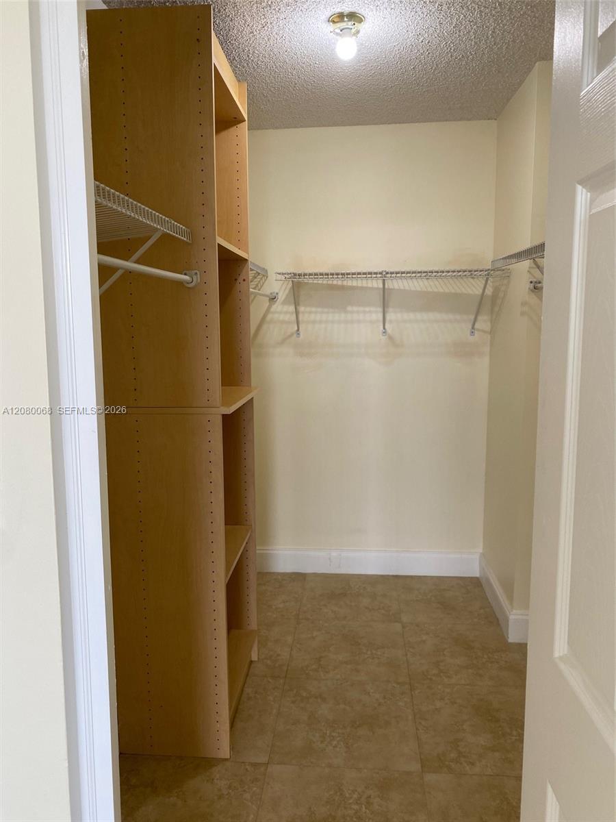 1000 Parkview Drive 427 Property Photo 15