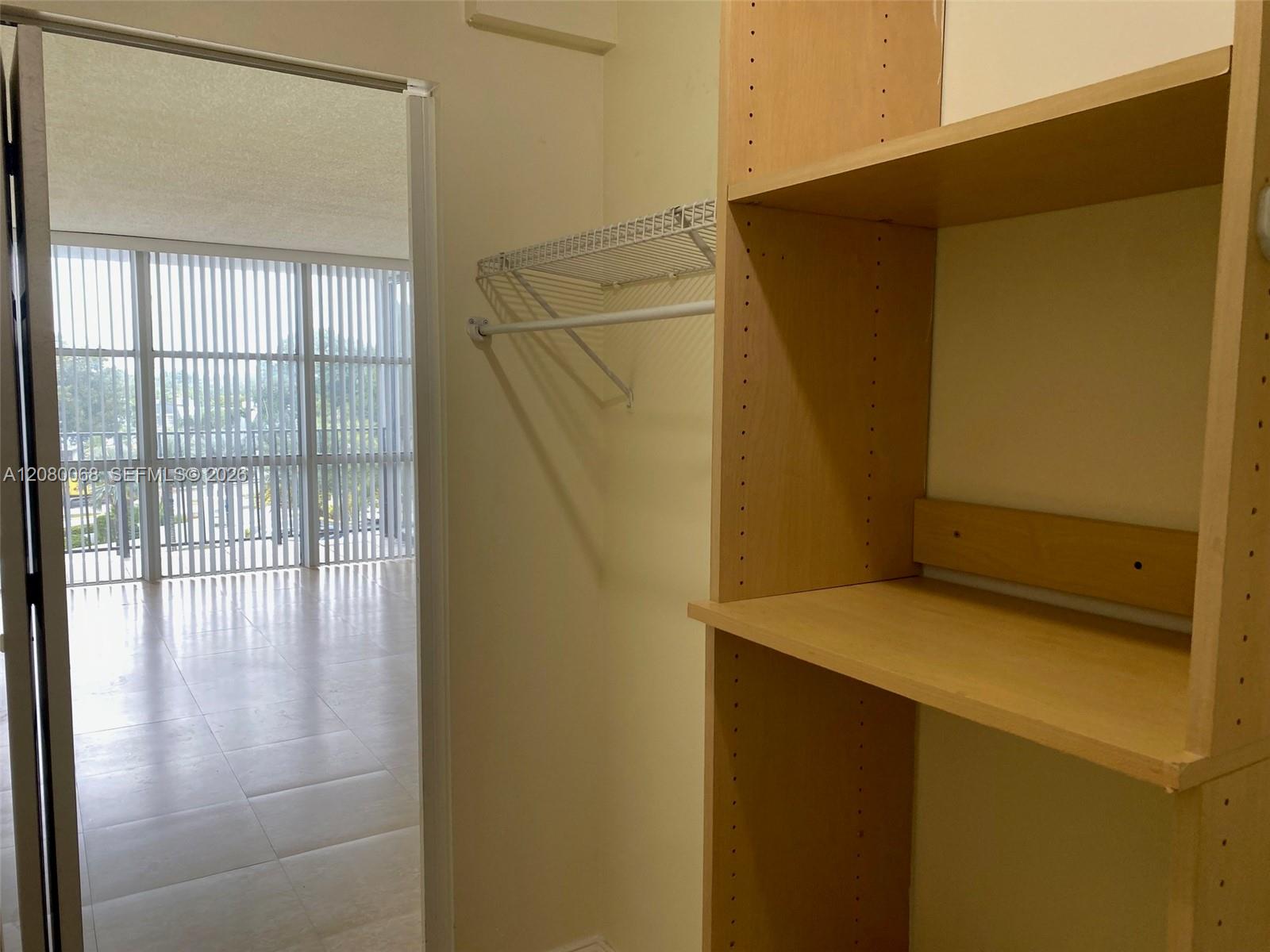1000 Parkview Drive 427 Property Photo 16