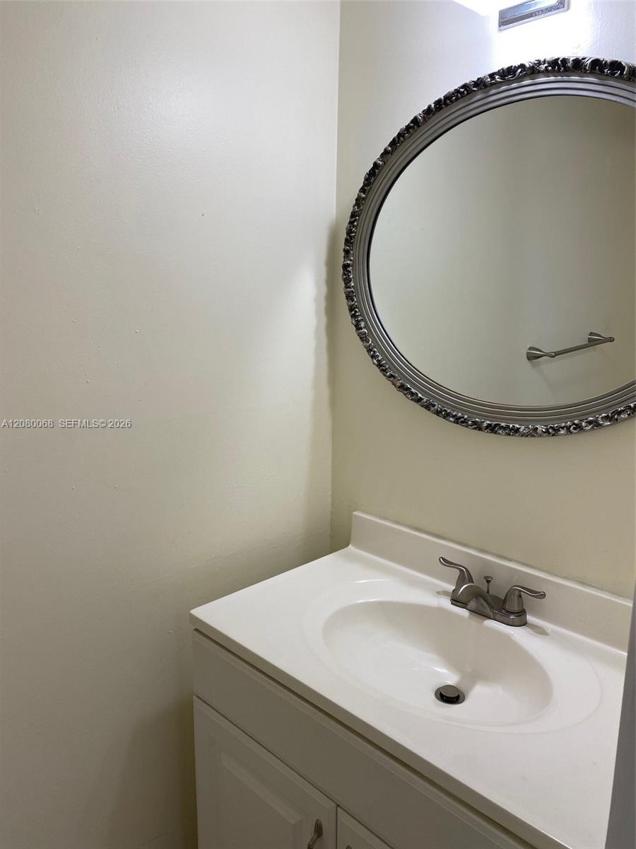 1000 Parkview Drive 427 Property Photo 17