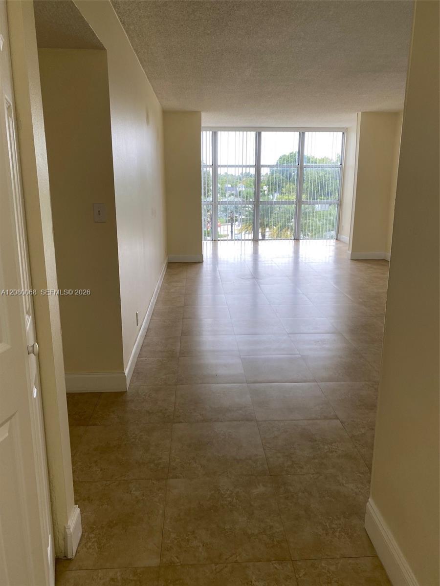 1000 Parkview Drive 427 Property Photo 18