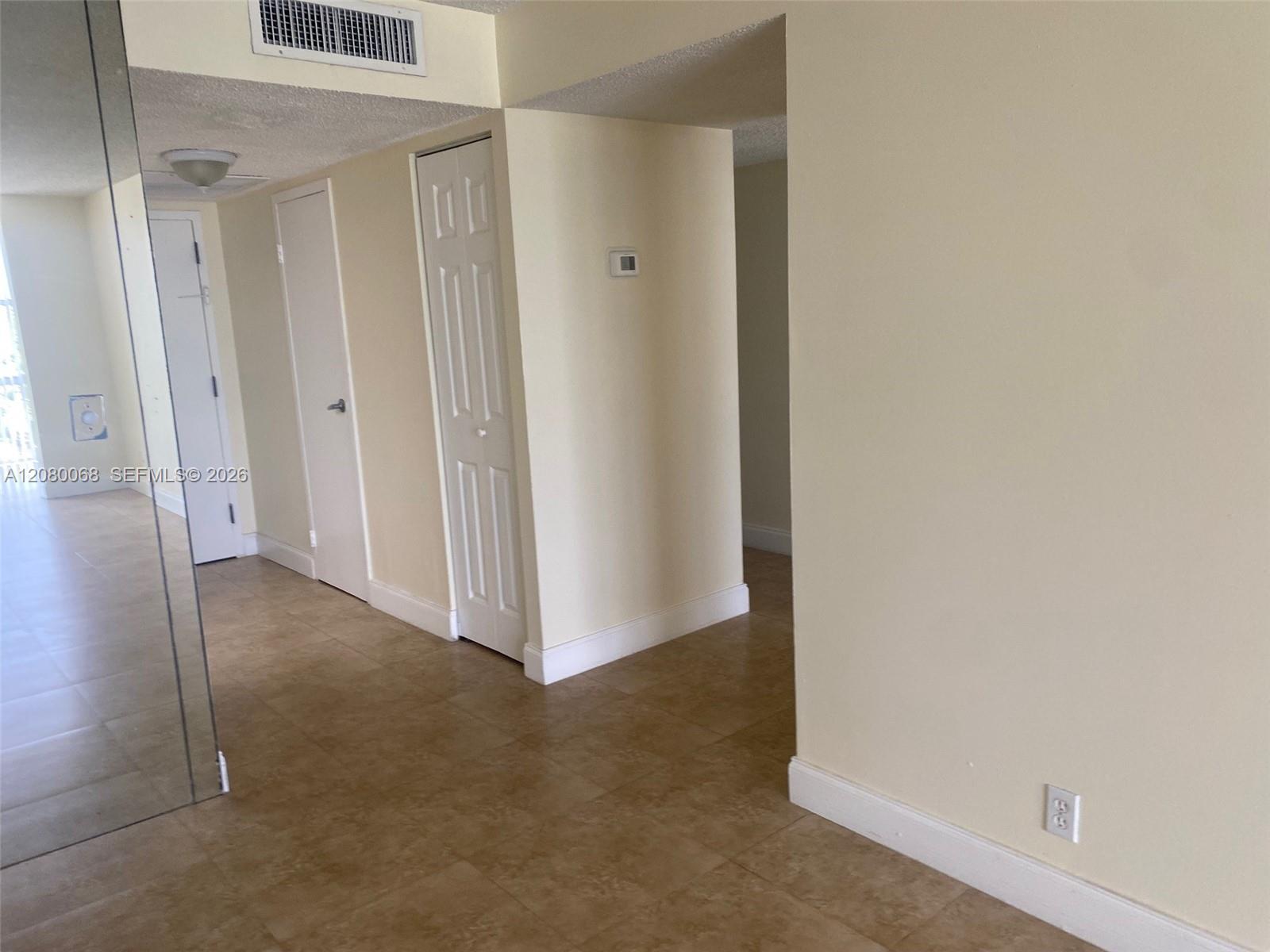 1000 Parkview Drive 427 Property Photo 19