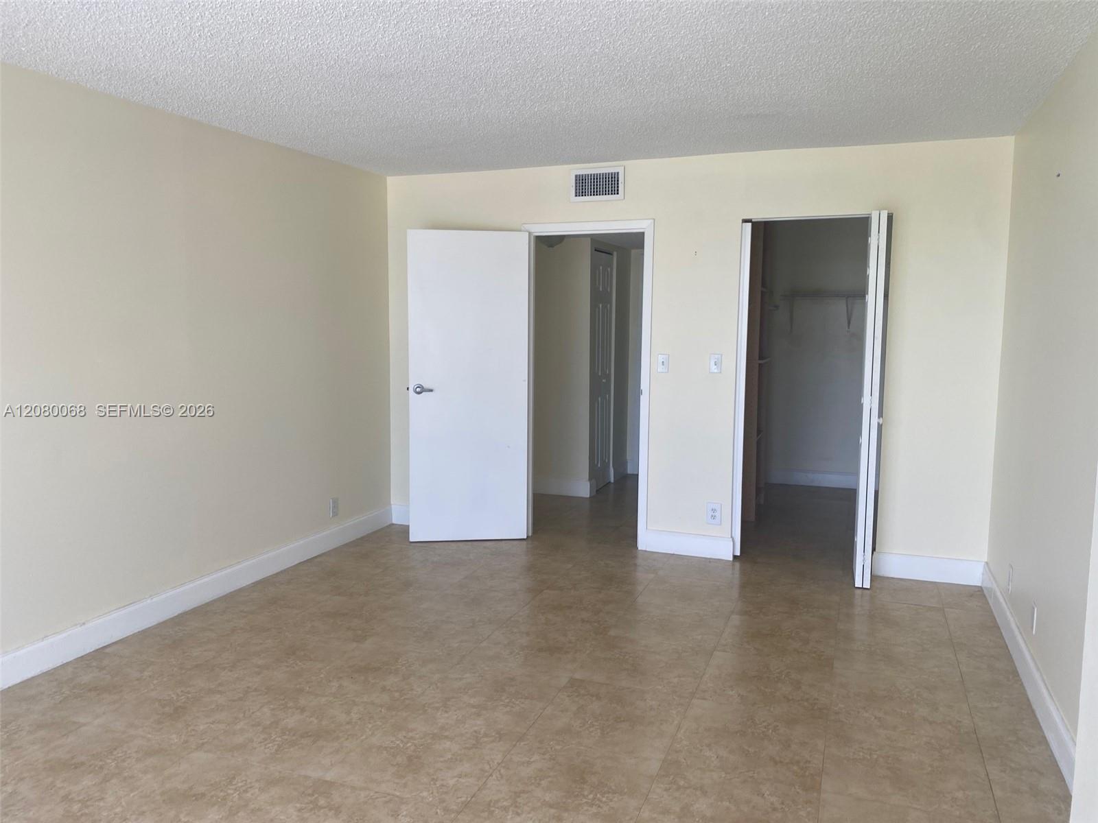 1000 Parkview Drive 427 Property Photo 22