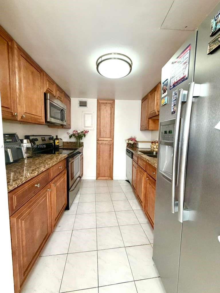 A12080094 Property Photo 4