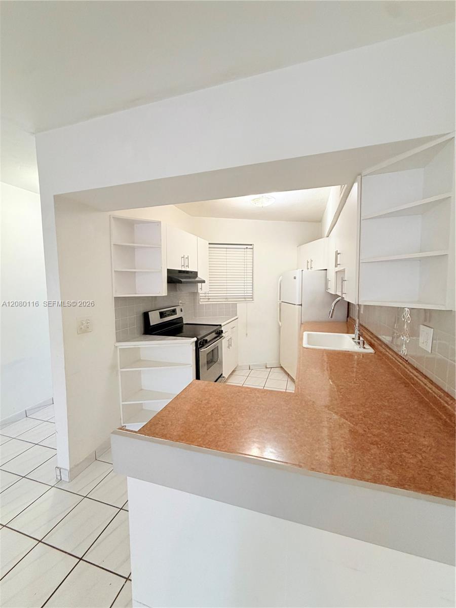 A12080116 Property Photo 2