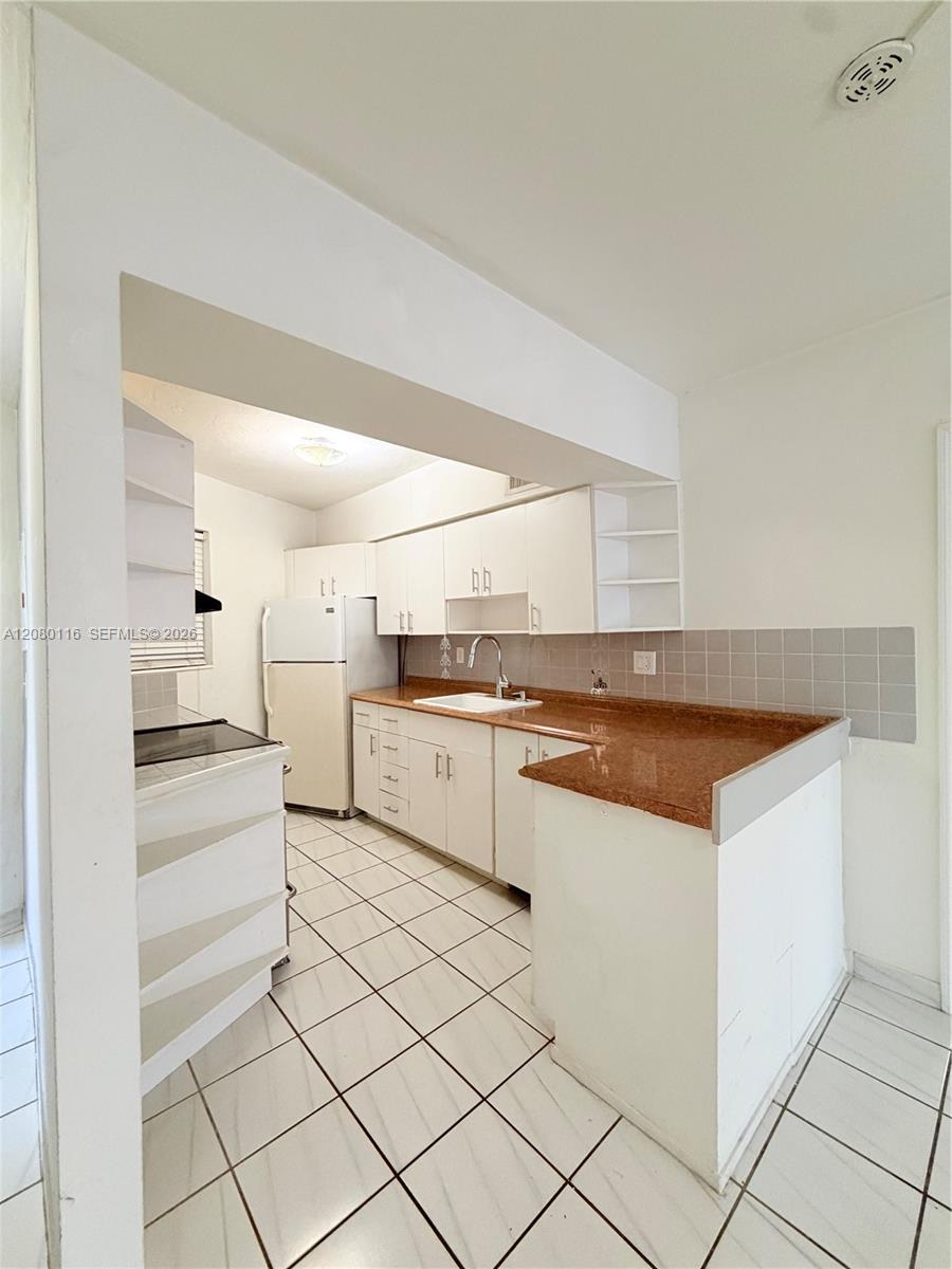 A12080116 Property Photo 3