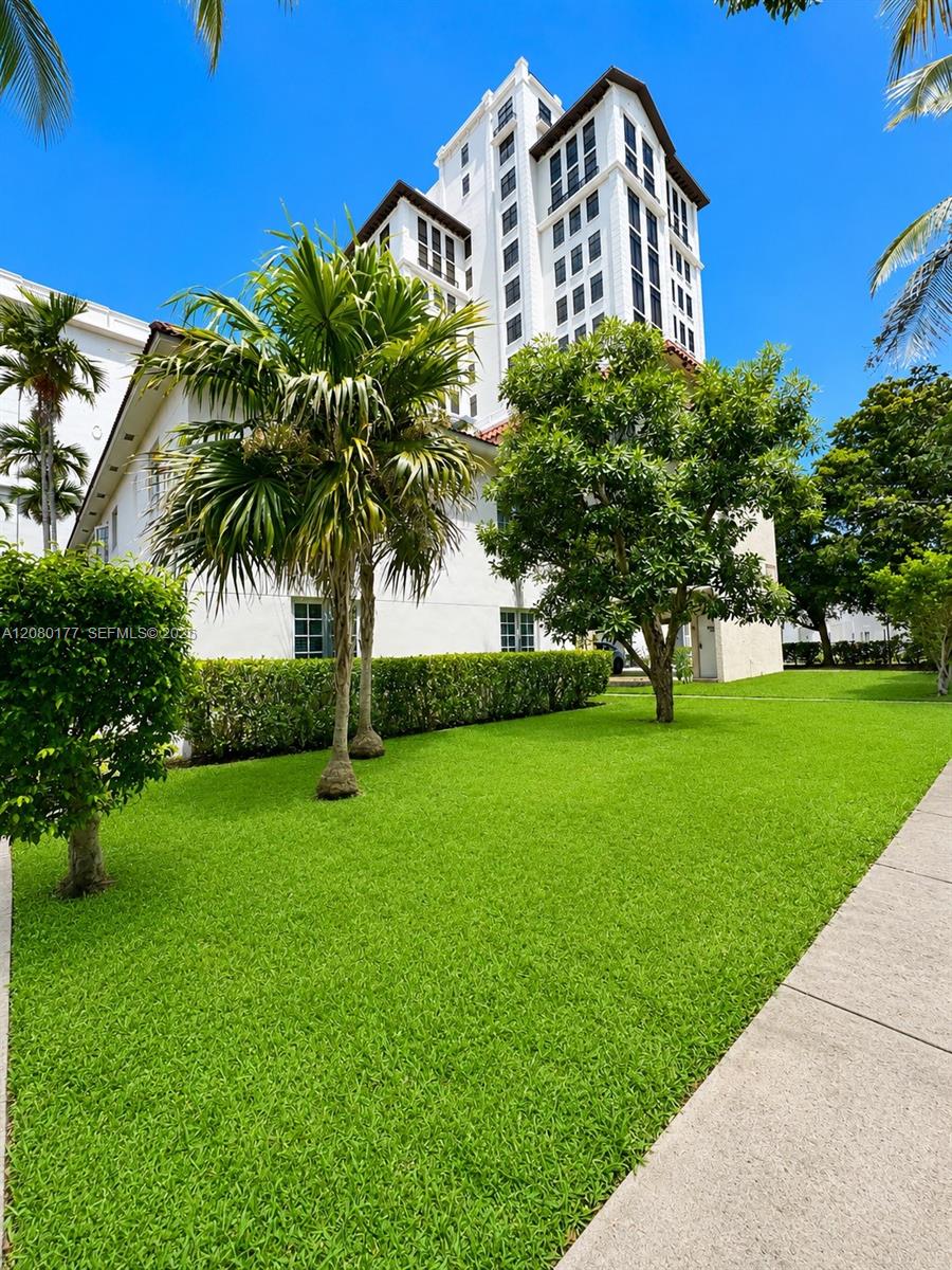 215 Sidonia Avenue Property Photo 4