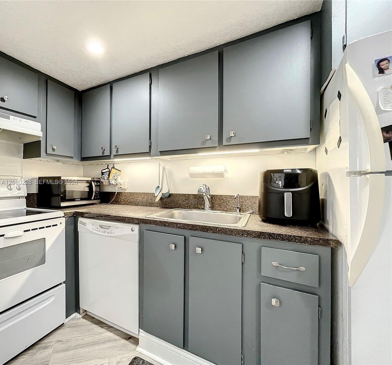 999 Brickell Bay Drive 1010 Property Photo 3