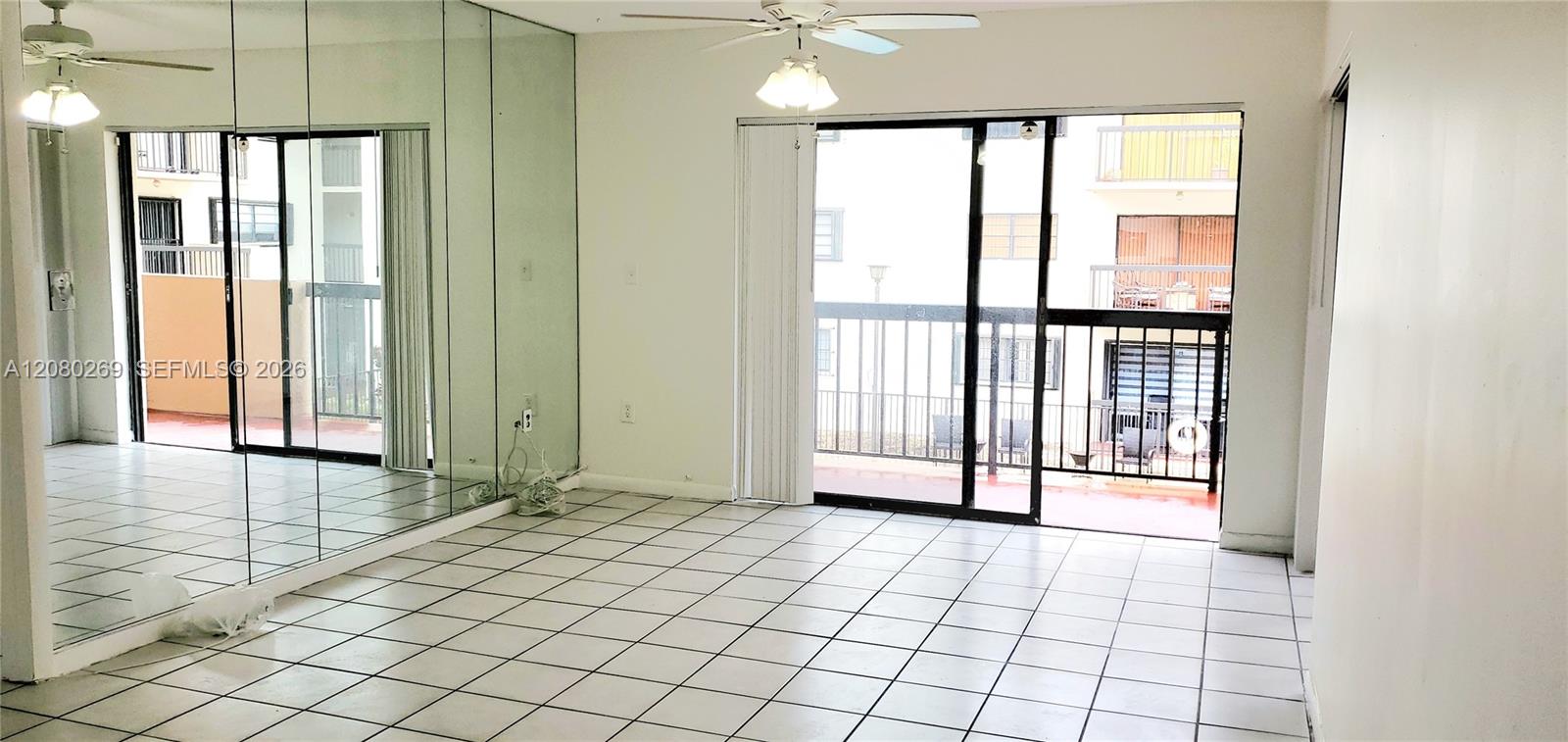 995 Sw 84th Avenue 218 Property Photo 1