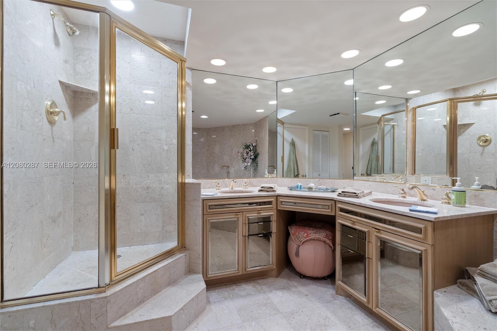 2100 S Ocean Lane 1512 Property Photo 27