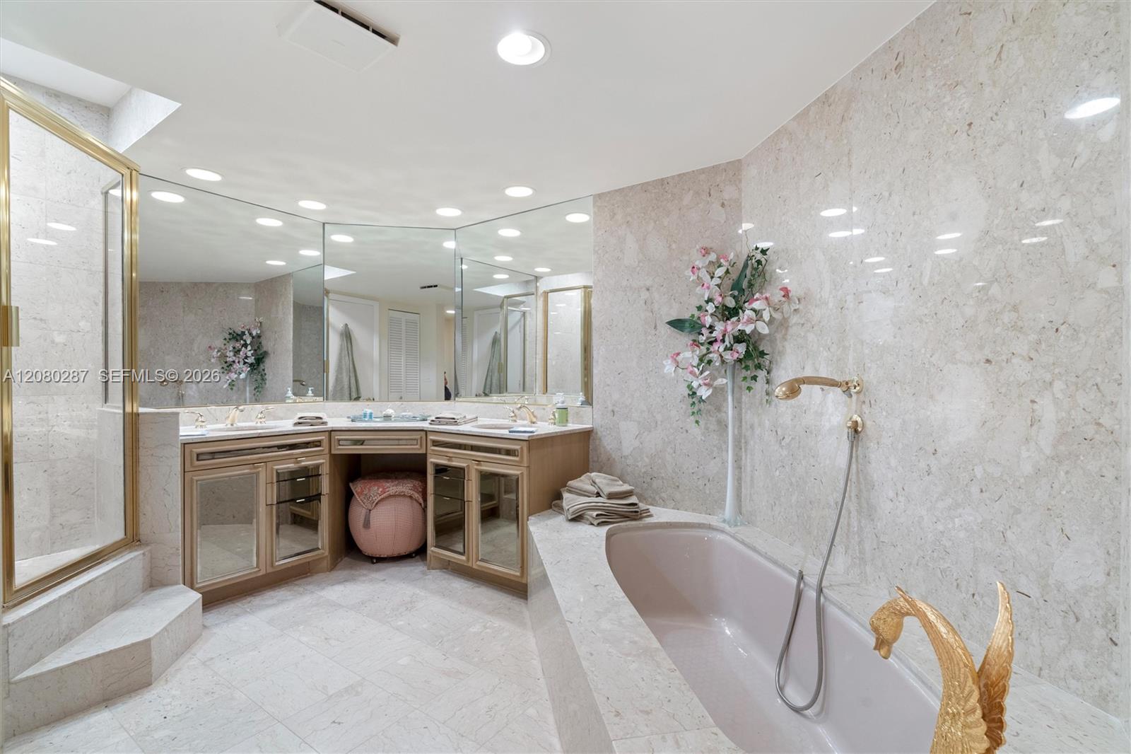 2100 S Ocean Lane 1512 Property Photo 28