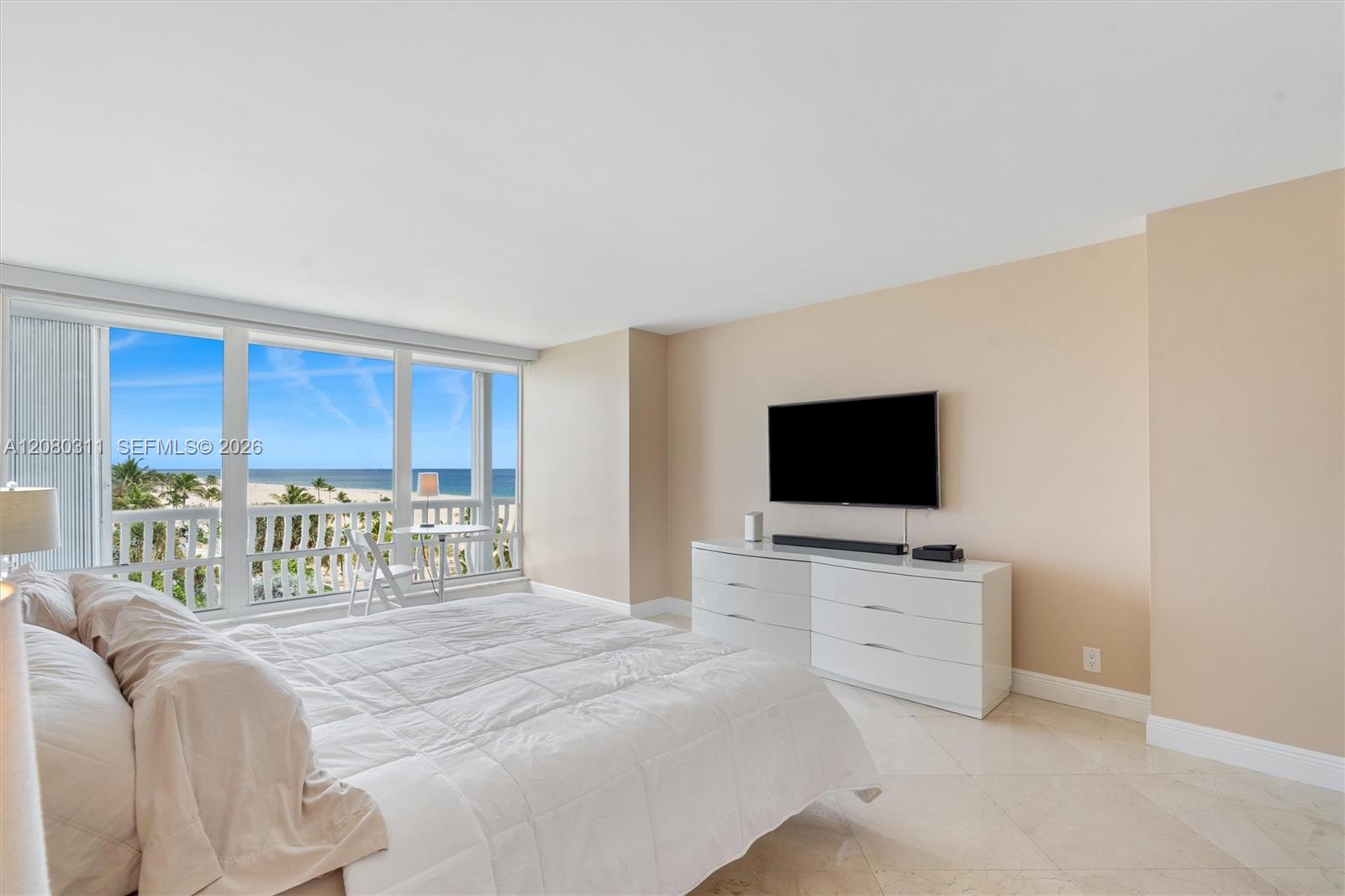 2200 S Ocean Lane 409 Property Photo 14
