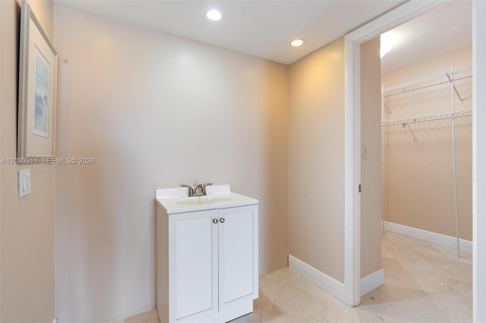2200 S Ocean Lane 409 Property Photo 18