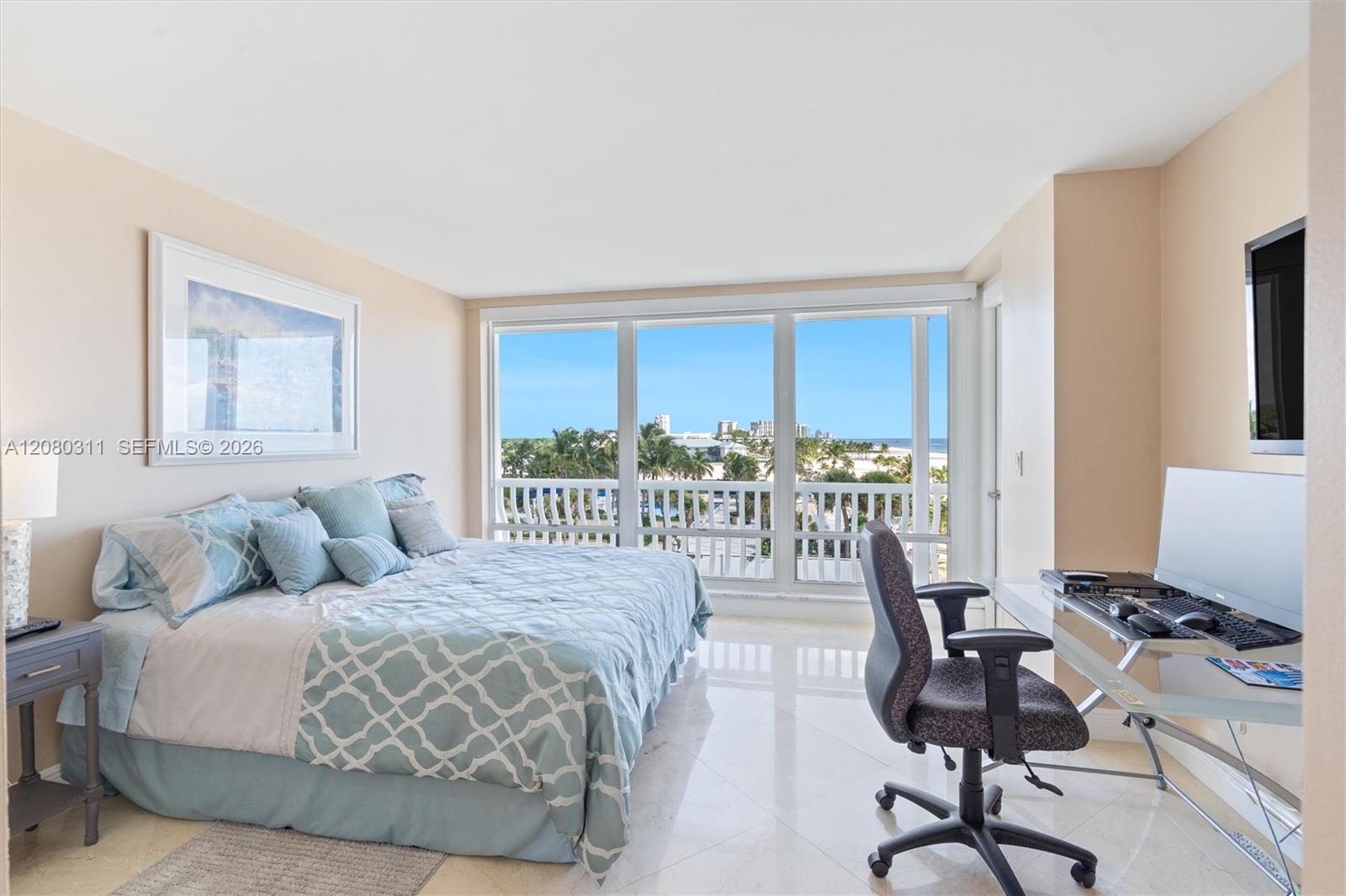2200 S Ocean Lane 409 Property Photo 19