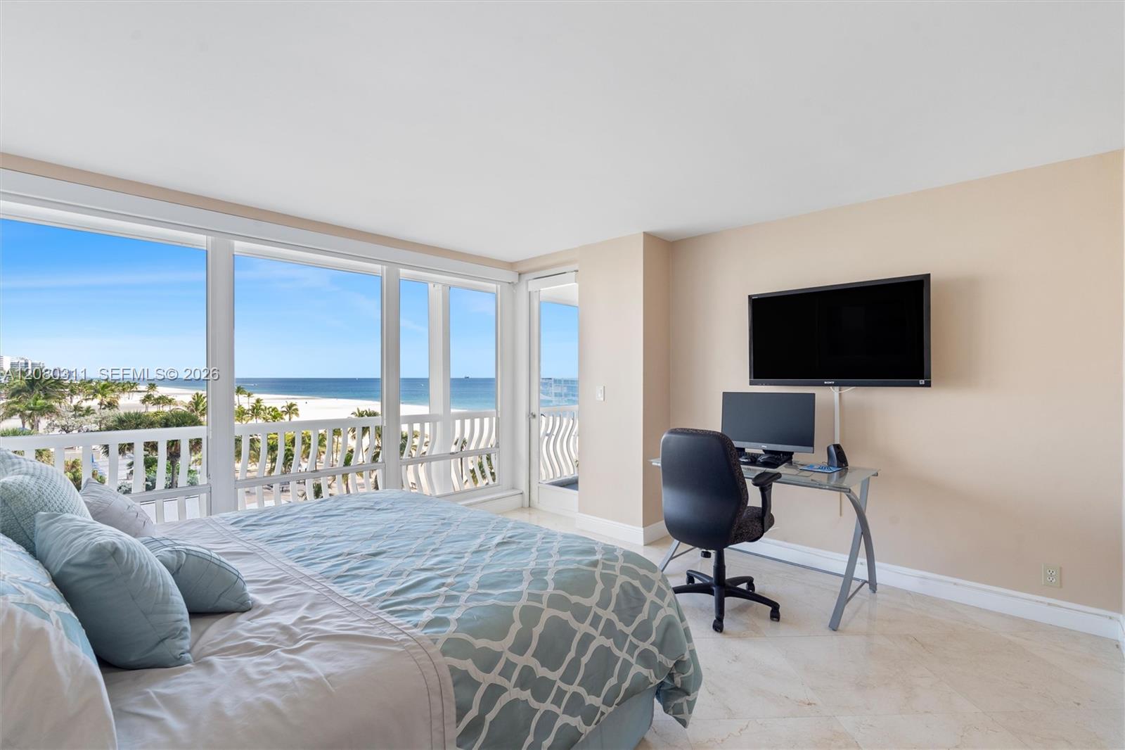 2200 S Ocean Lane 409 Property Photo 20