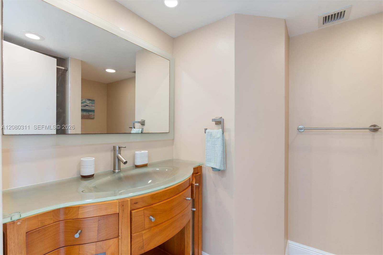 2200 S Ocean Lane 409 Property Photo 22